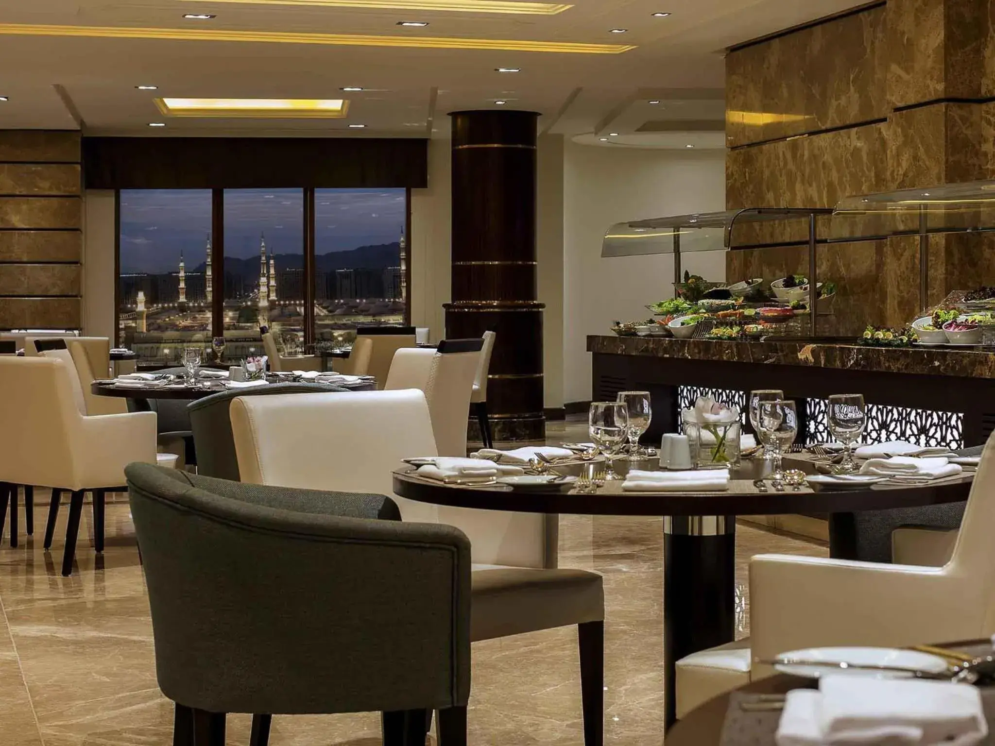 Restaurant/places to eat in Zamzam Pullman Madina Restaurant/places to eat in Zamzam Pullman Madina