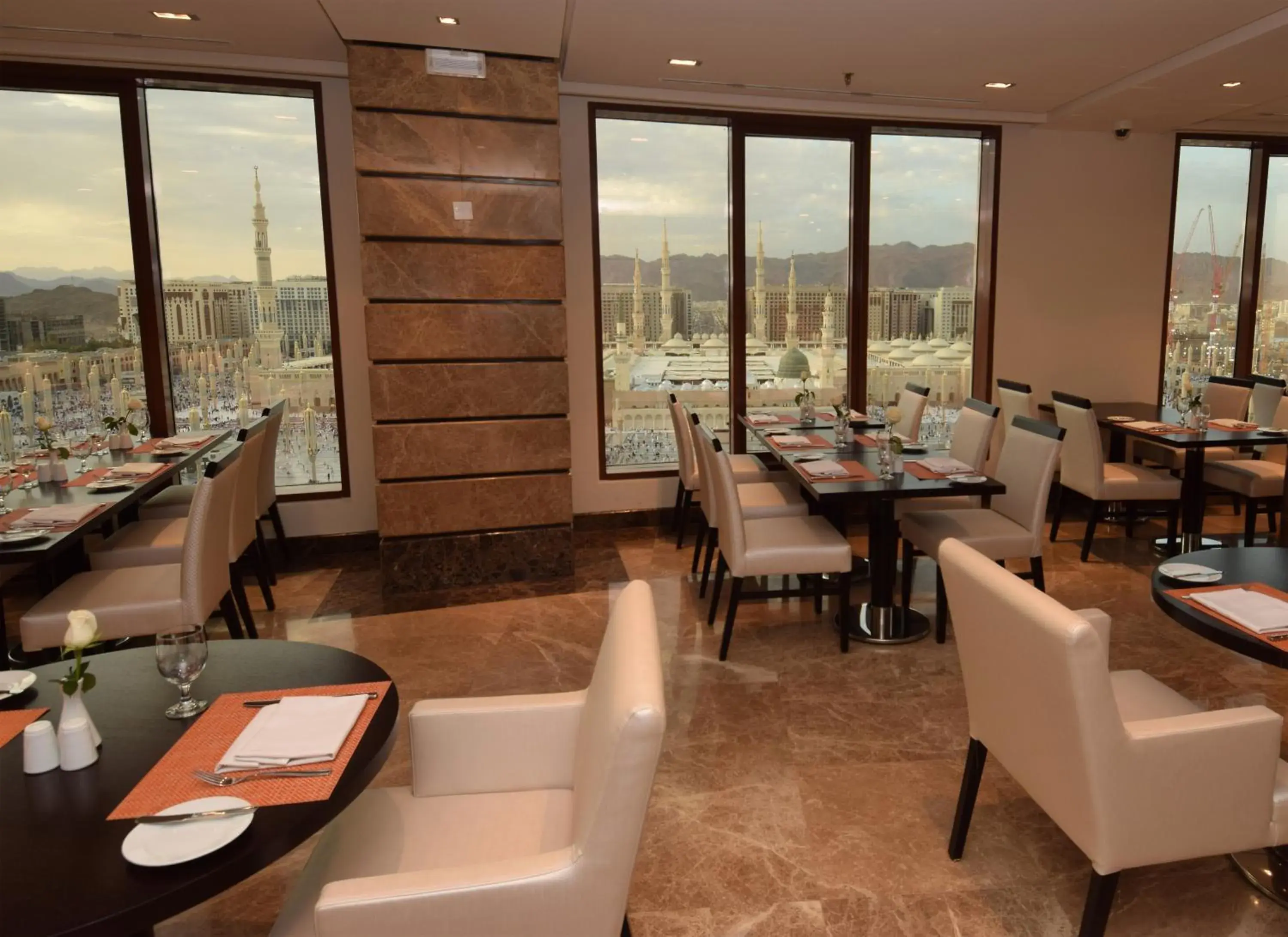 Restaurant/places to eat in Zamzam Pullman Madina Restaurant/places to eat in Zamzam Pullman Madina