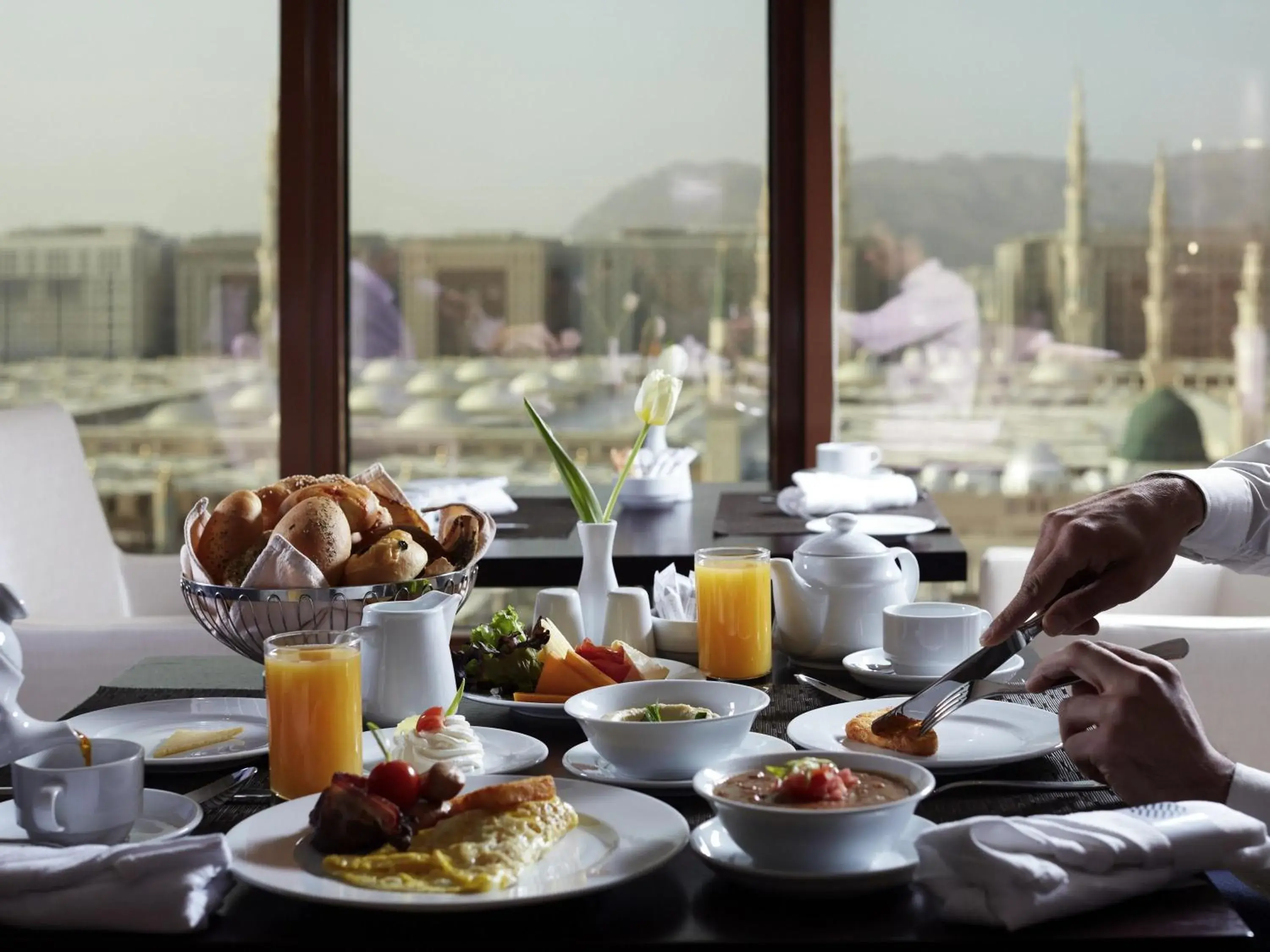 Restaurant/places to eat in Zamzam Pullman Madina Restaurant/places to eat in Zamzam Pullman Madina