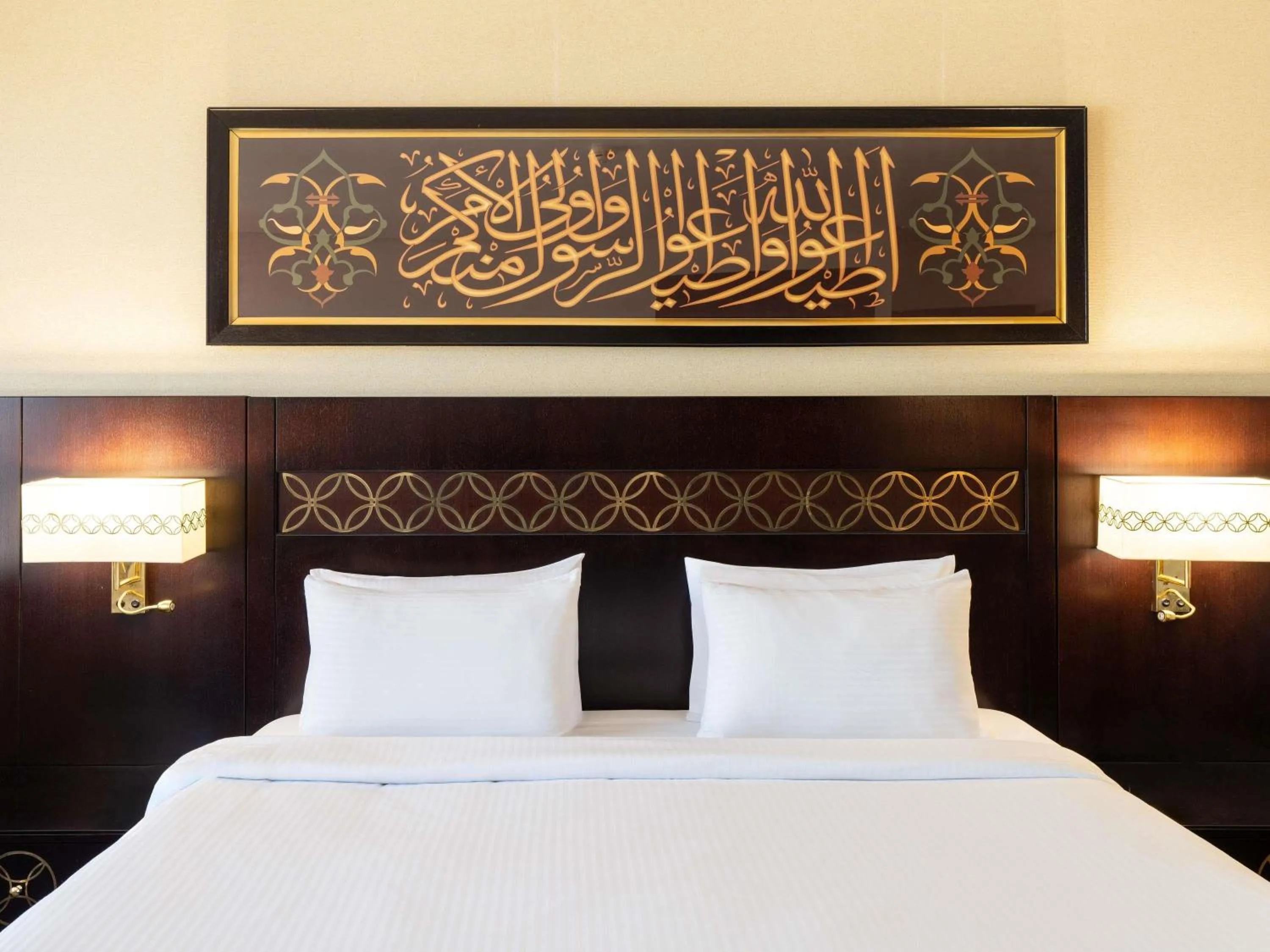 Bedroom, Bed in Zamzam Pullman Madina