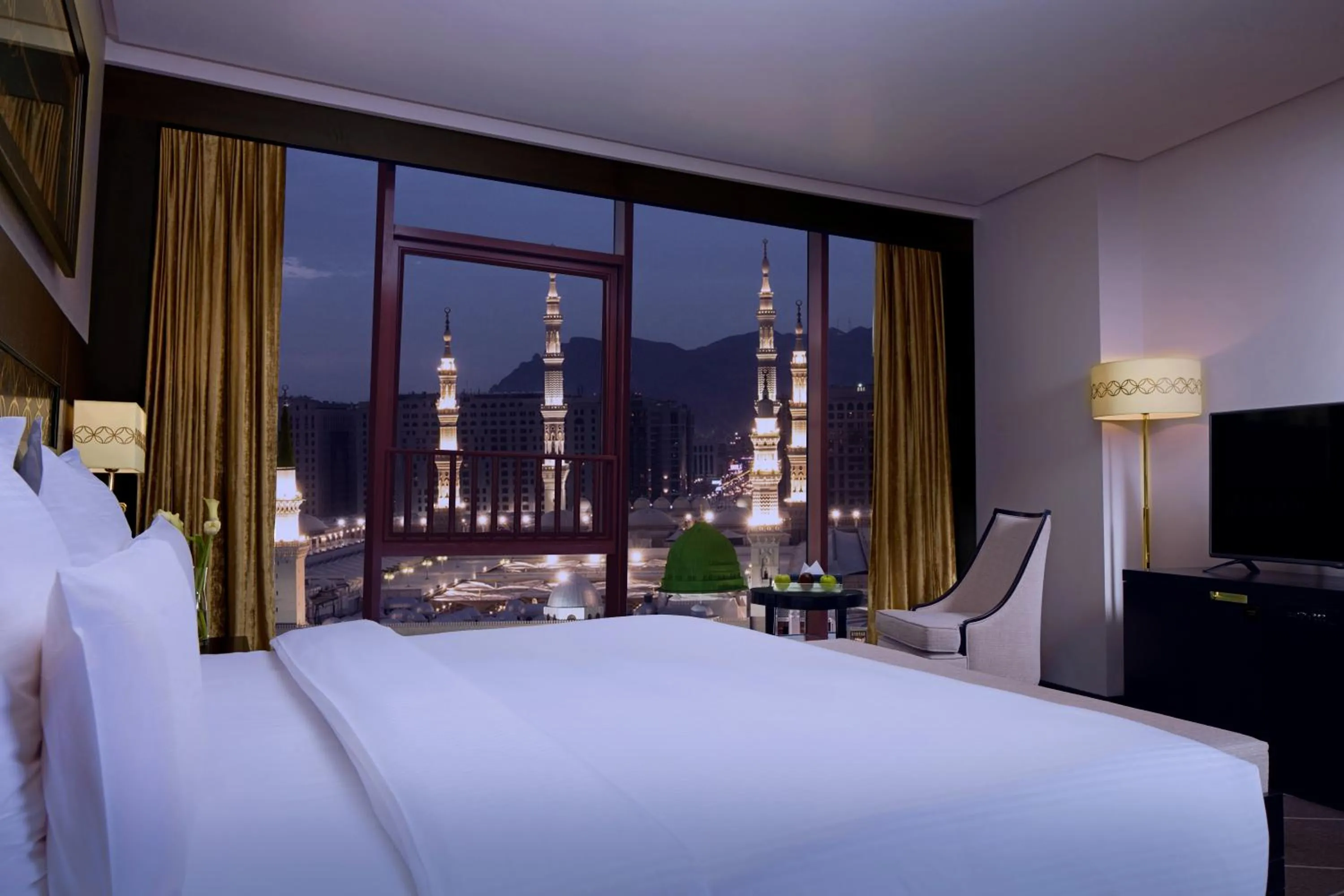 Bedroom, Bed in Zamzam Pullman Madina