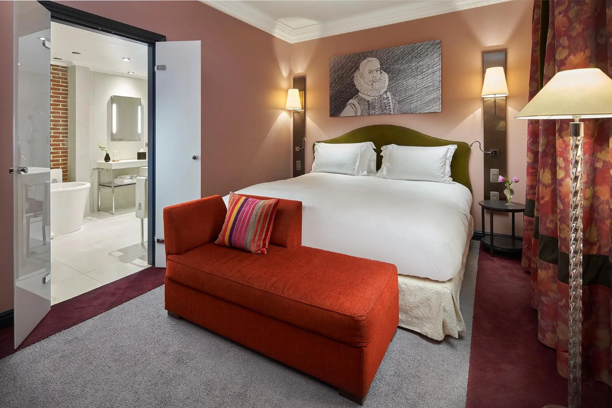 Shower, Bed in Canal House Suites at Sofitel Legend The Grand Amsterdam