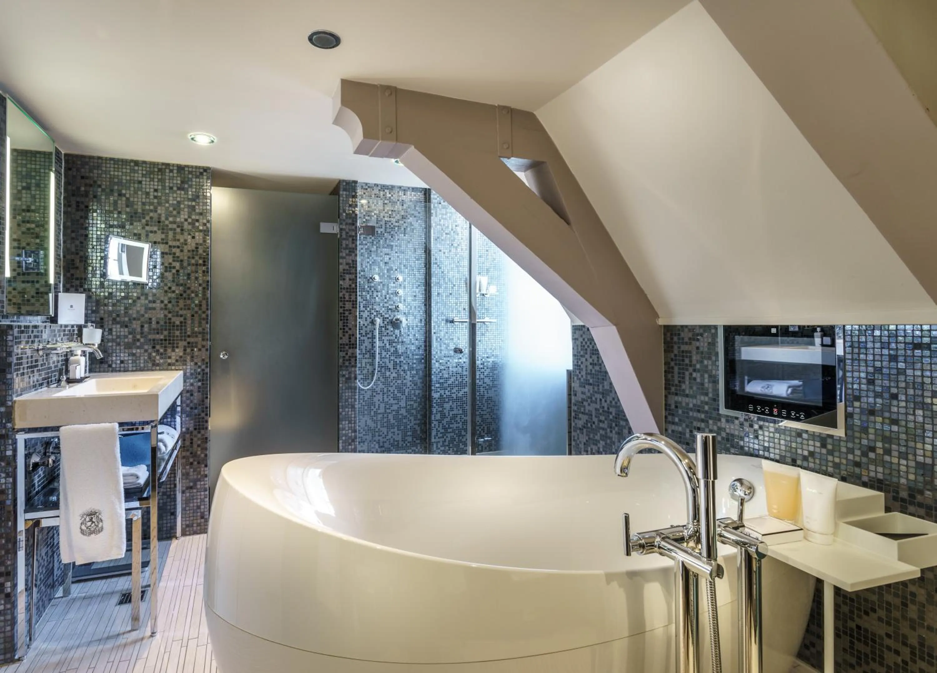 Bathroom in Canal House Suites at Sofitel Legend The Grand Amsterdam