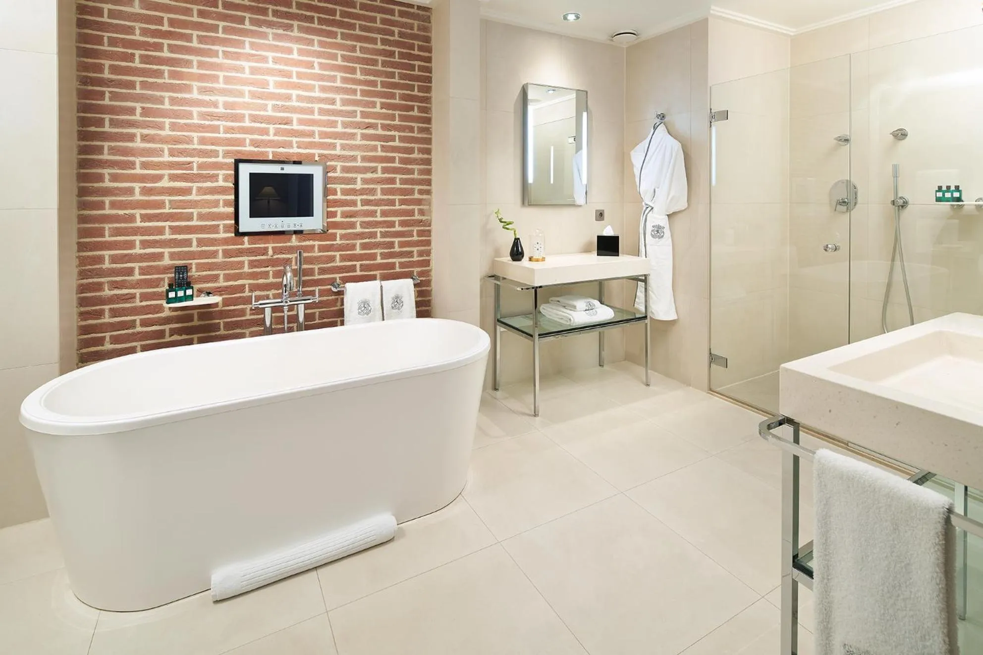 Shower in Canal House Suites at Sofitel Legend The Grand Amsterdam