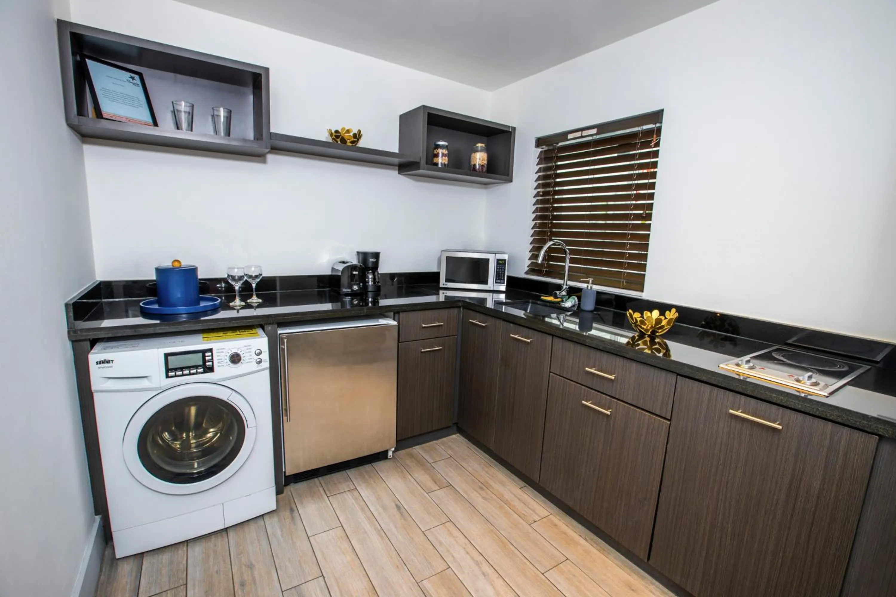 Kitchen or kitchenette in Seaside All Suites Hotel