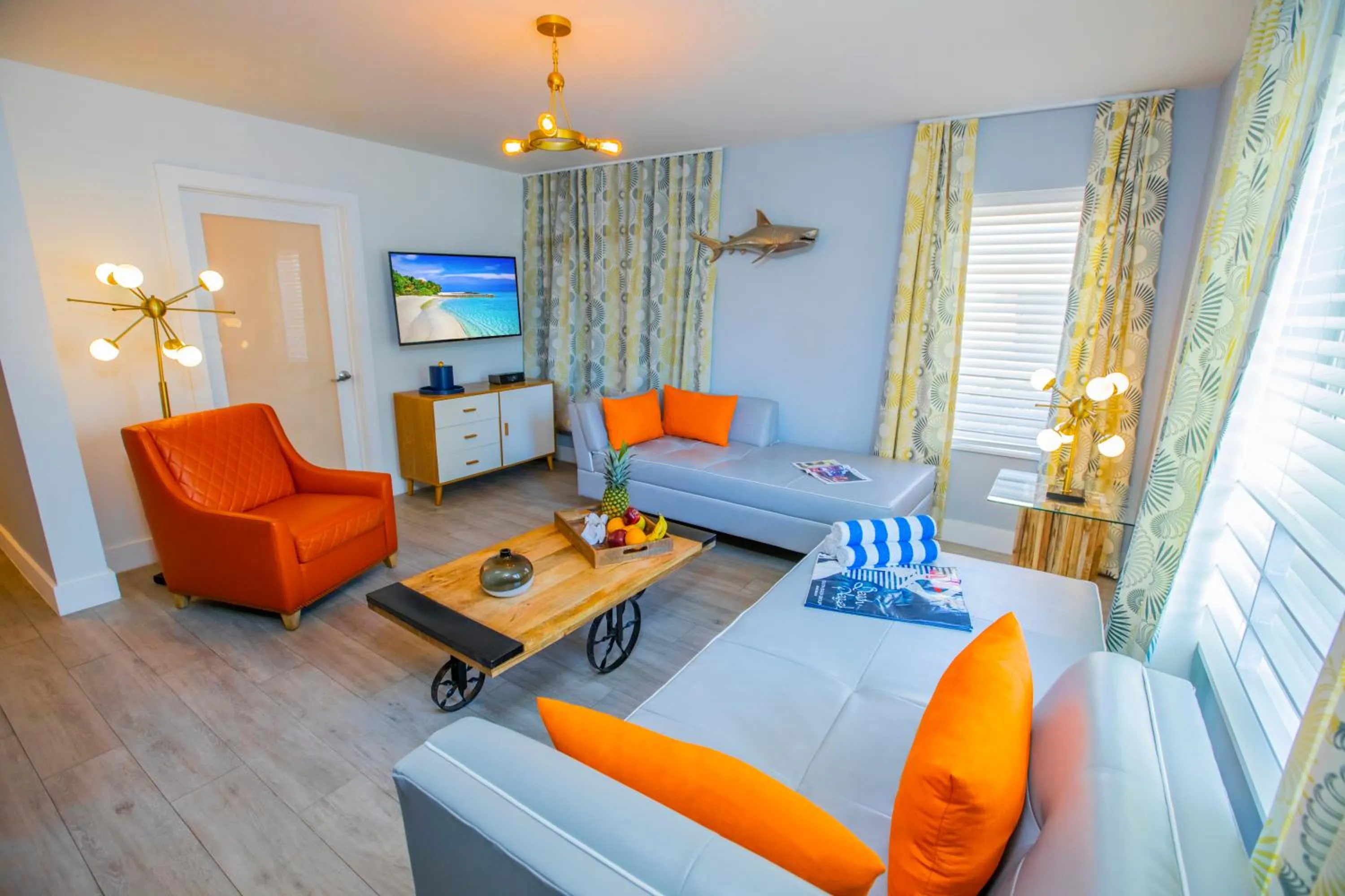 TV and multimedia in Seaside All Suites Hotel