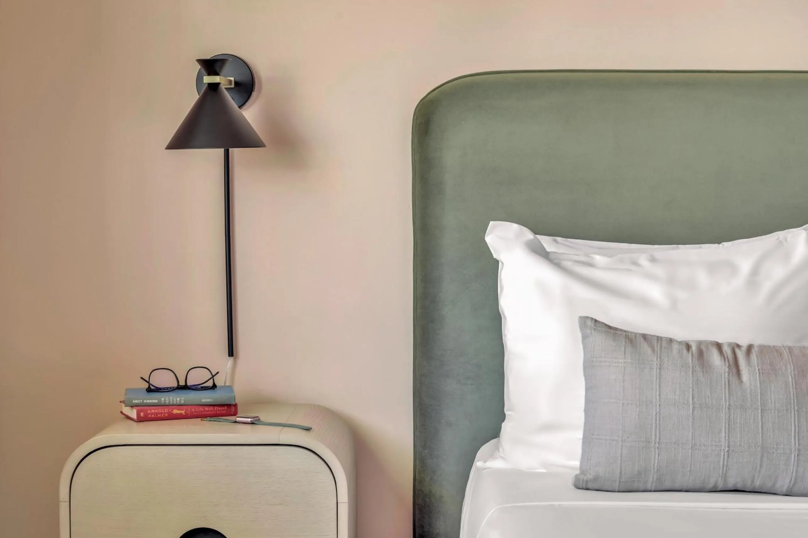 Property building, Bed in City Center Hotel By Kasa