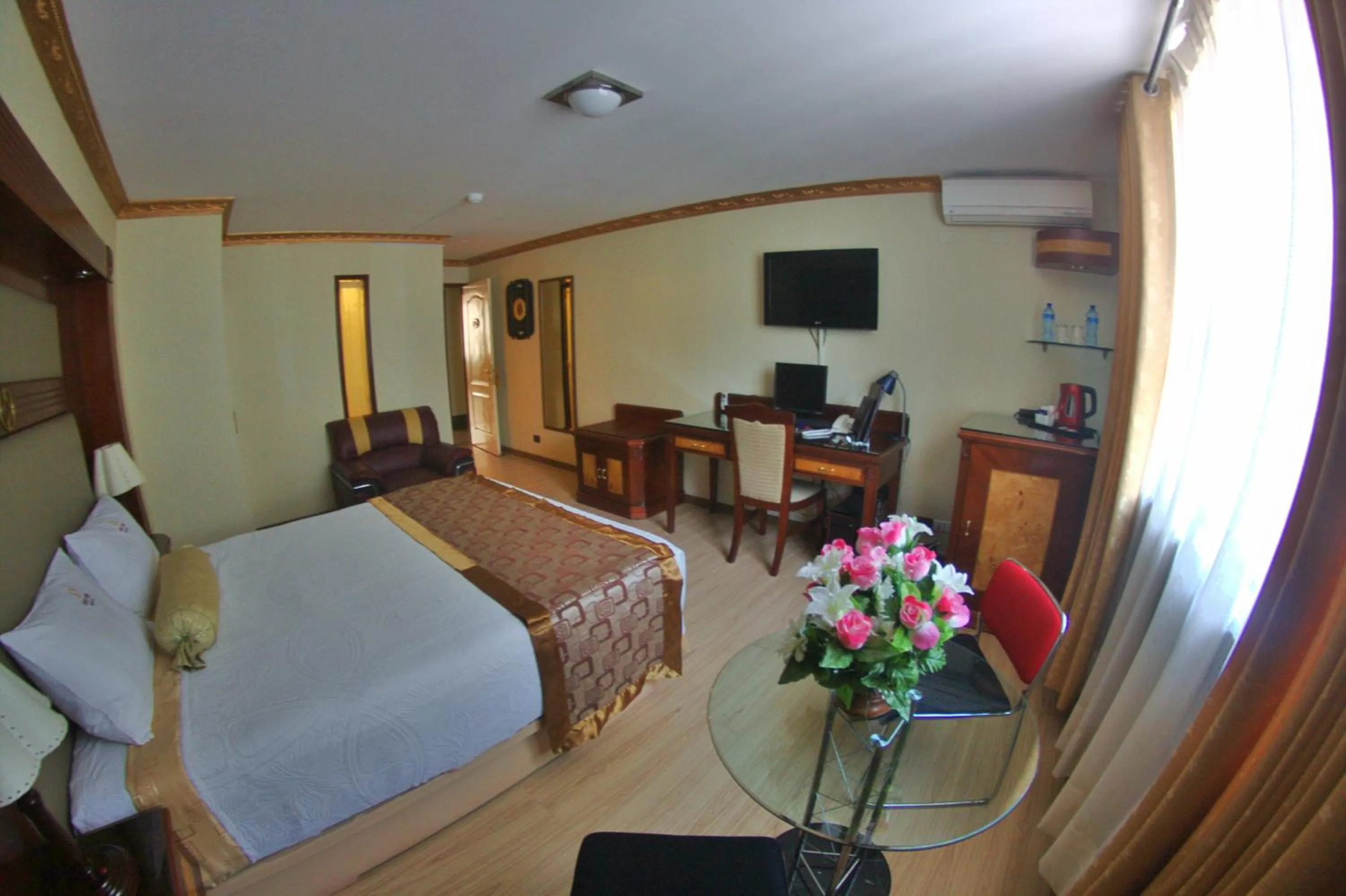 Photo of the whole room, Bed in Hotel Oro Inn