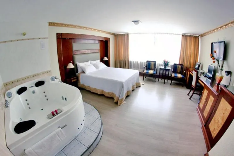 Bed in Hotel Oro Inn