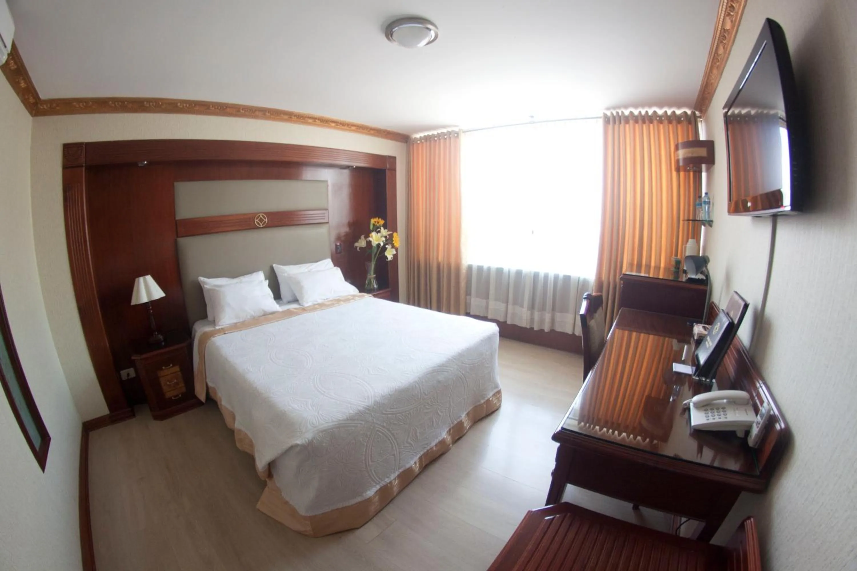 Bed in Hotel Oro Inn