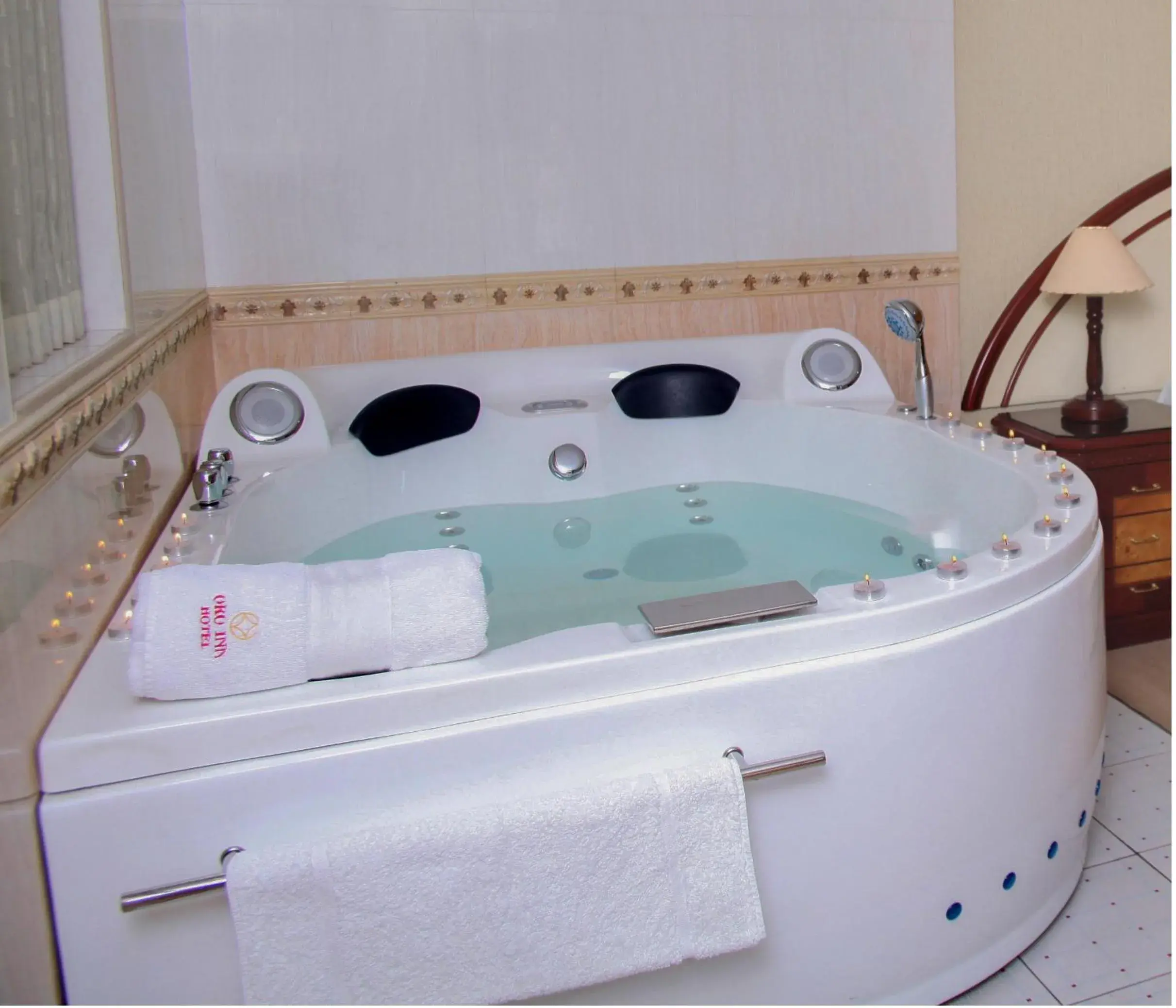 King Suite with Spa Bath in Hotel Oro Inn King Suite with Spa Bath in Hotel Oro Inn