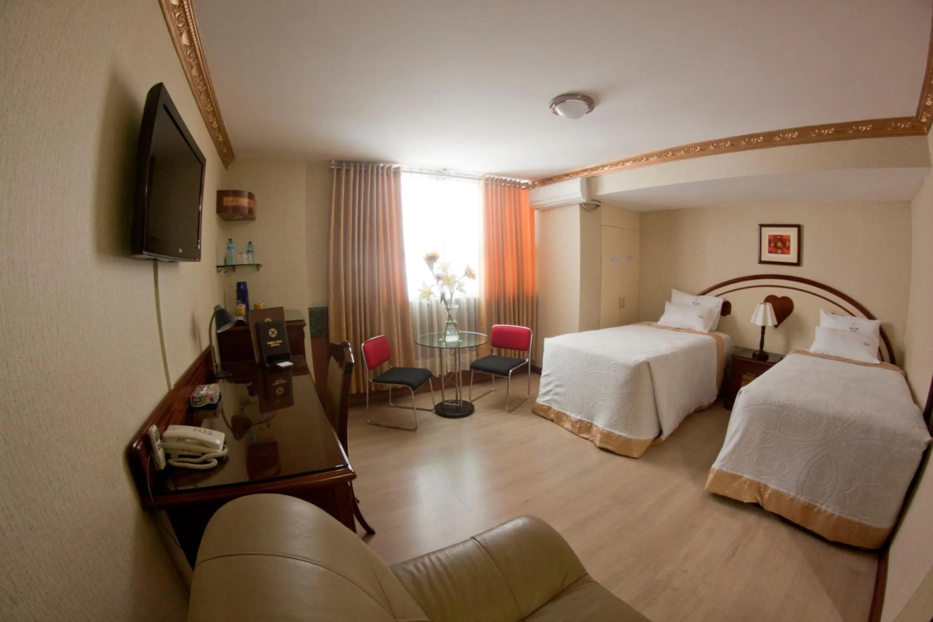 Bed in Hotel Oro Inn