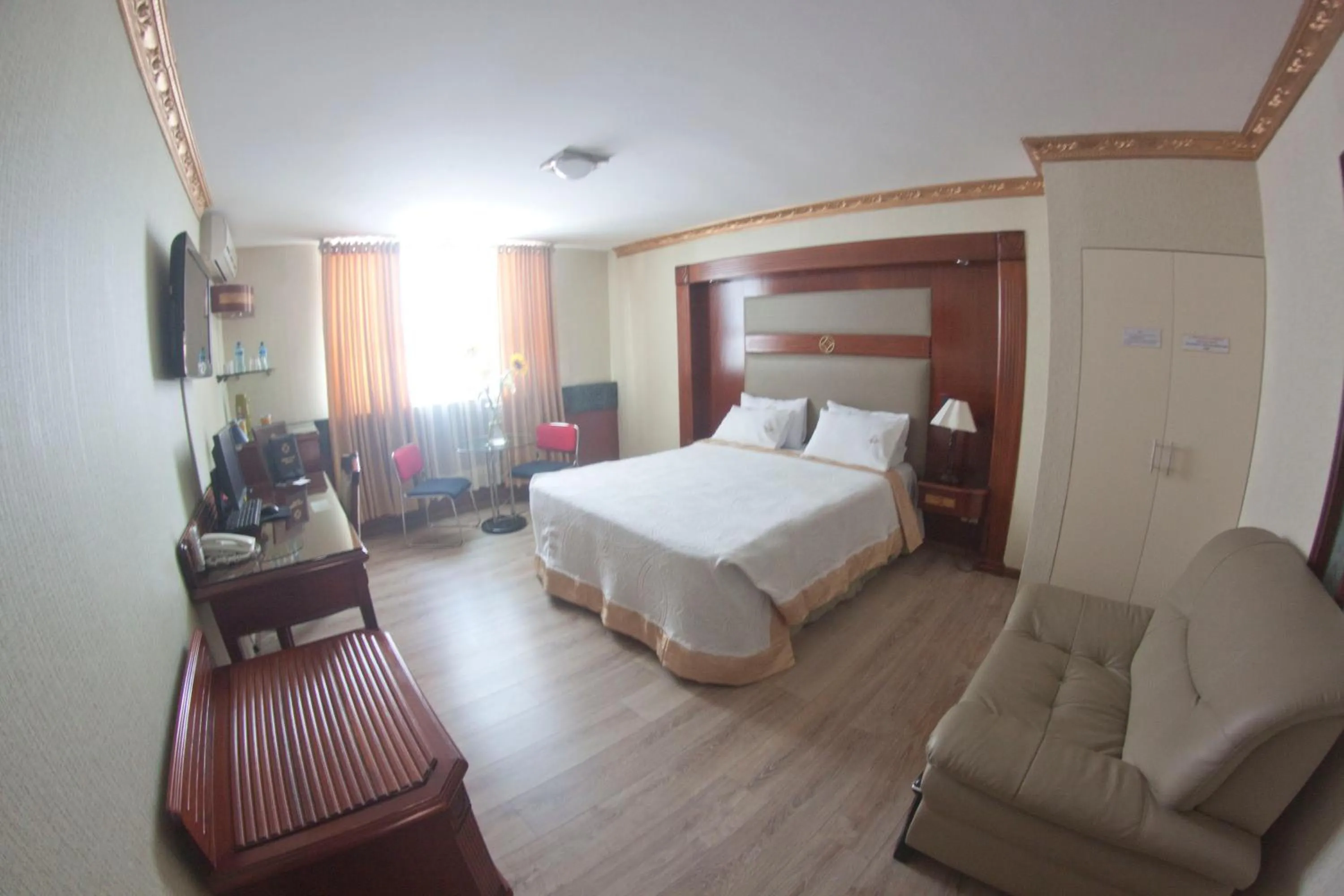 Bed in Hotel Oro Inn