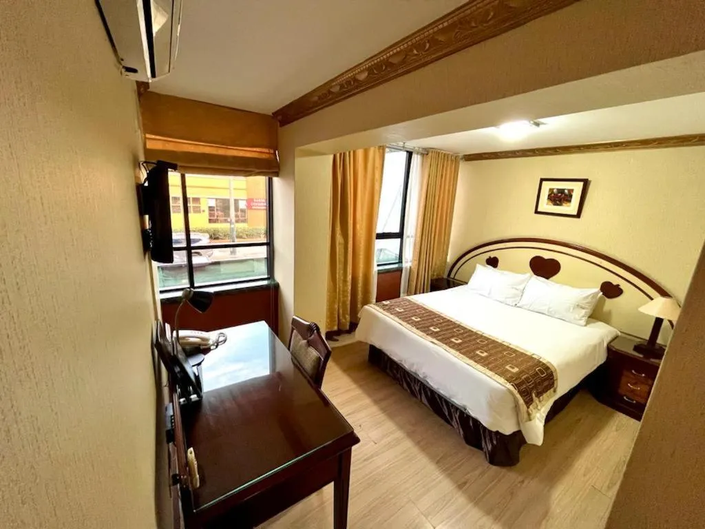 Bed in Hotel Oro Inn