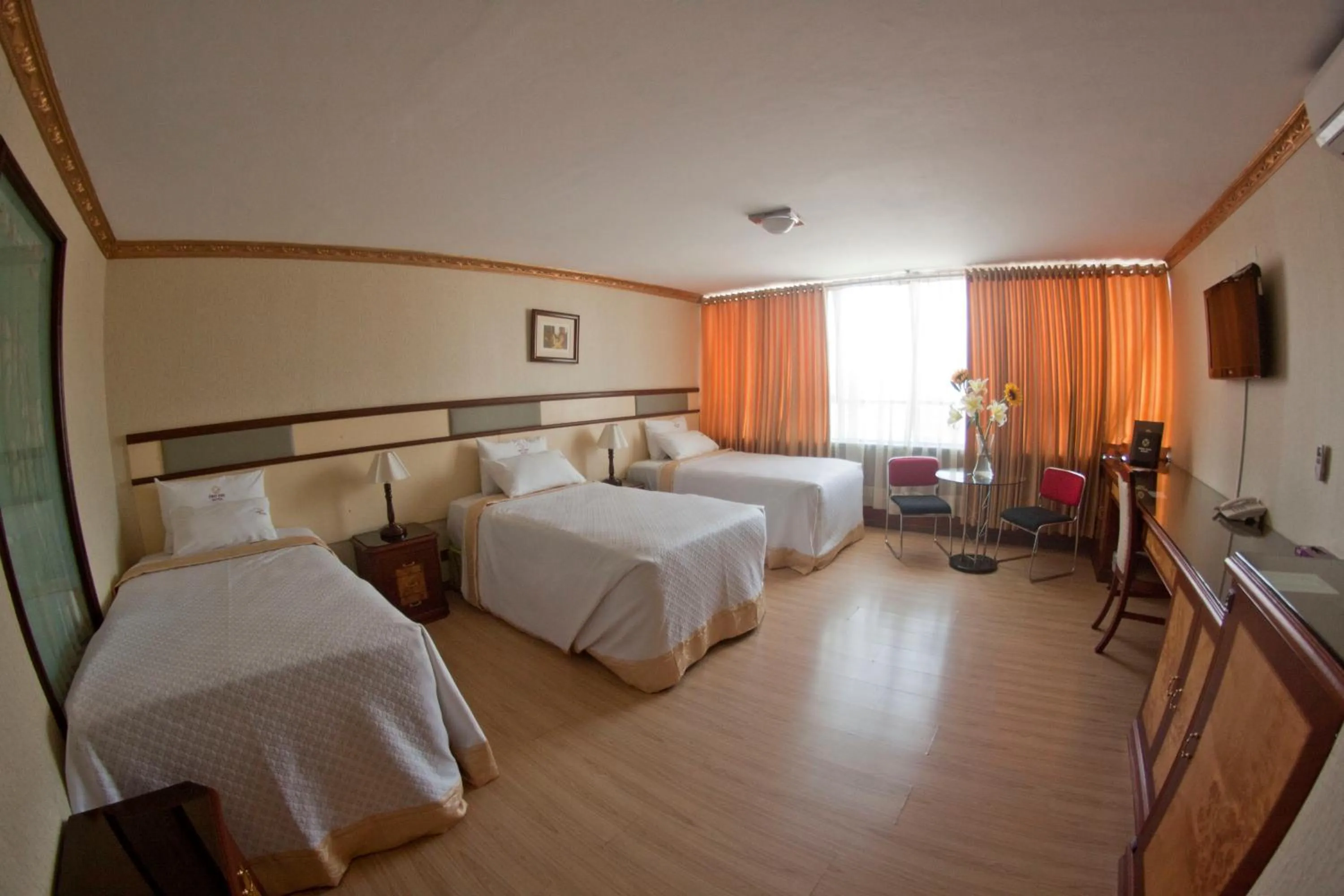 Bed in Hotel Oro Inn