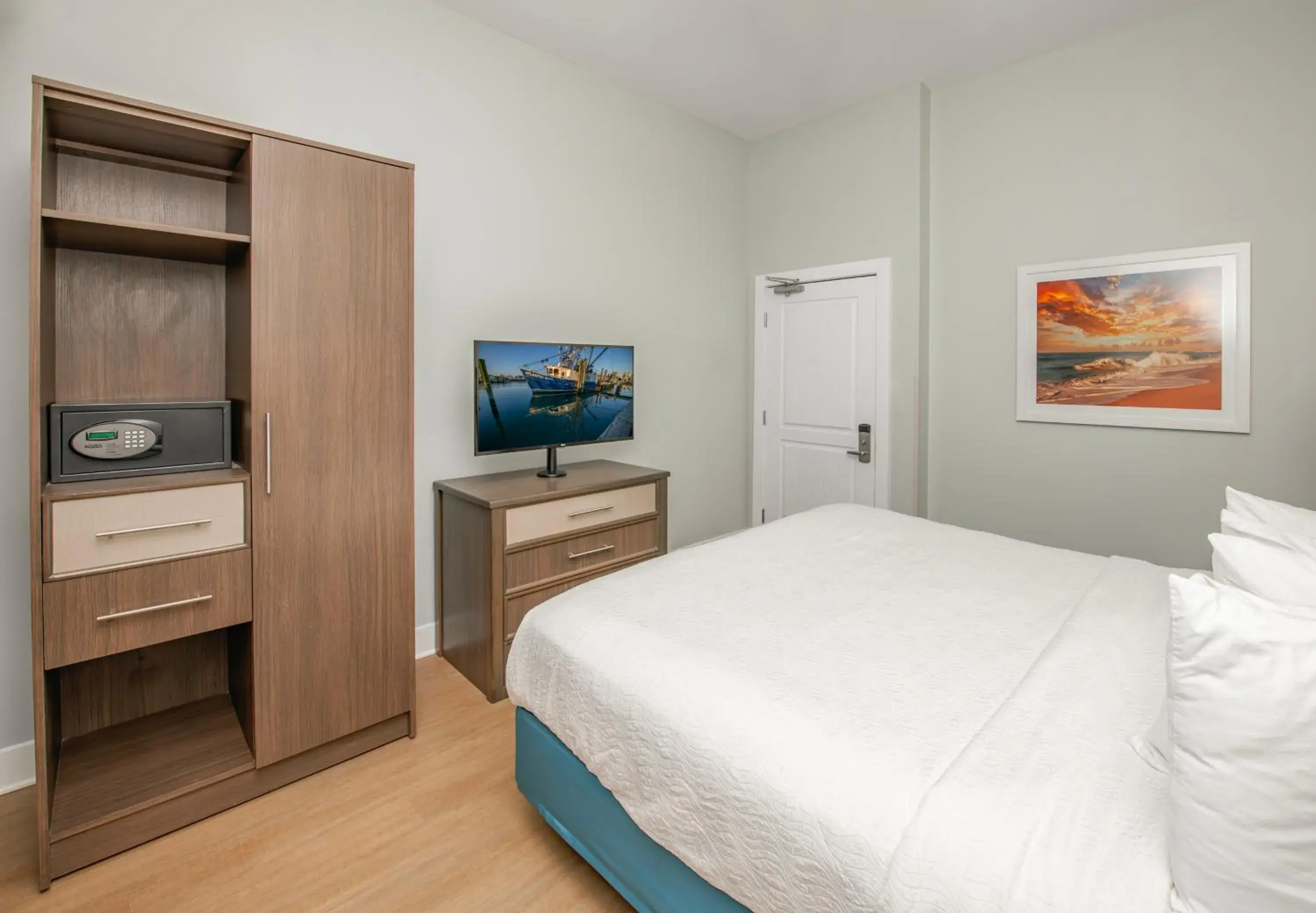 Promenade Suite in Commander Hotel & Suites Promenade Suite in Commander Hotel & Suites