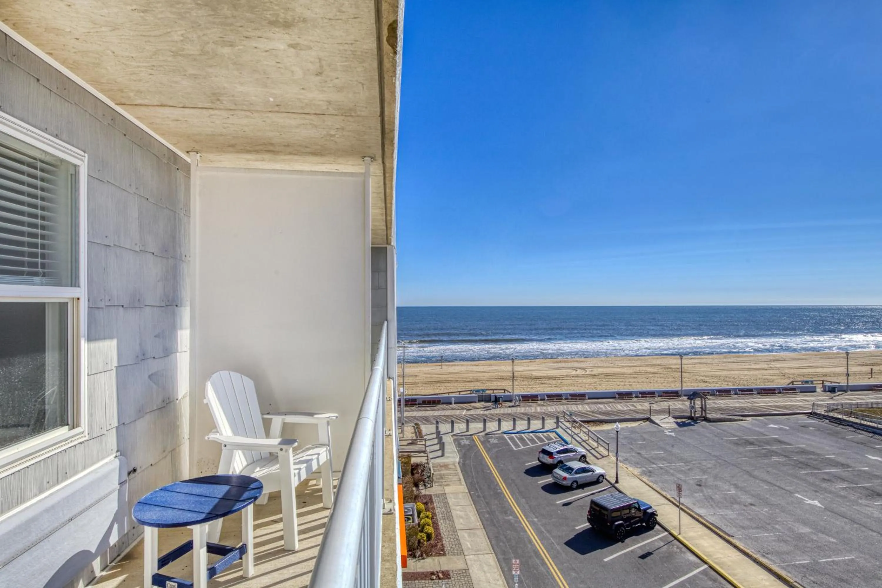 Balcony/Terrace in Commander Hotel & Suites