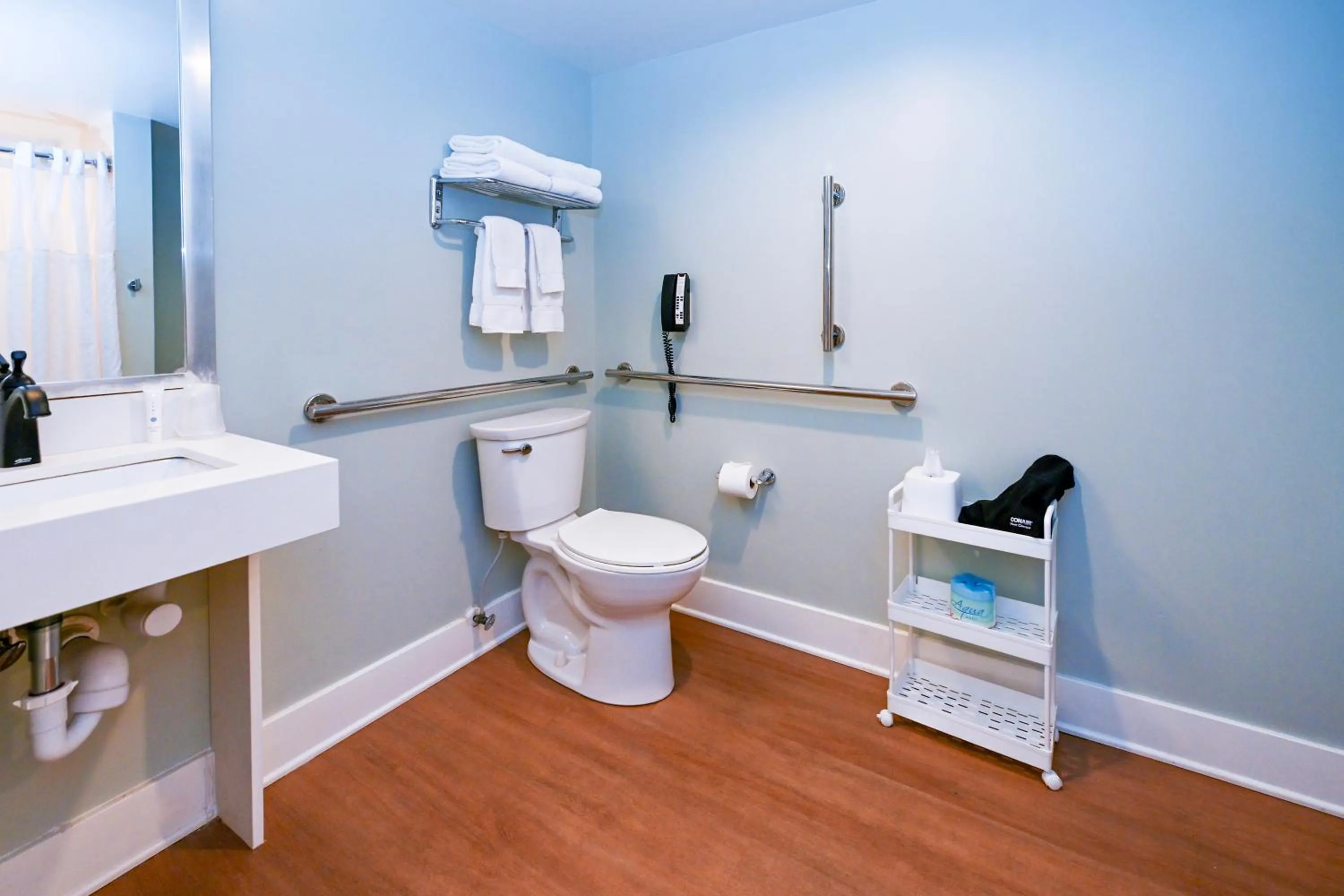 Toilet in Commander Hotel & Suites