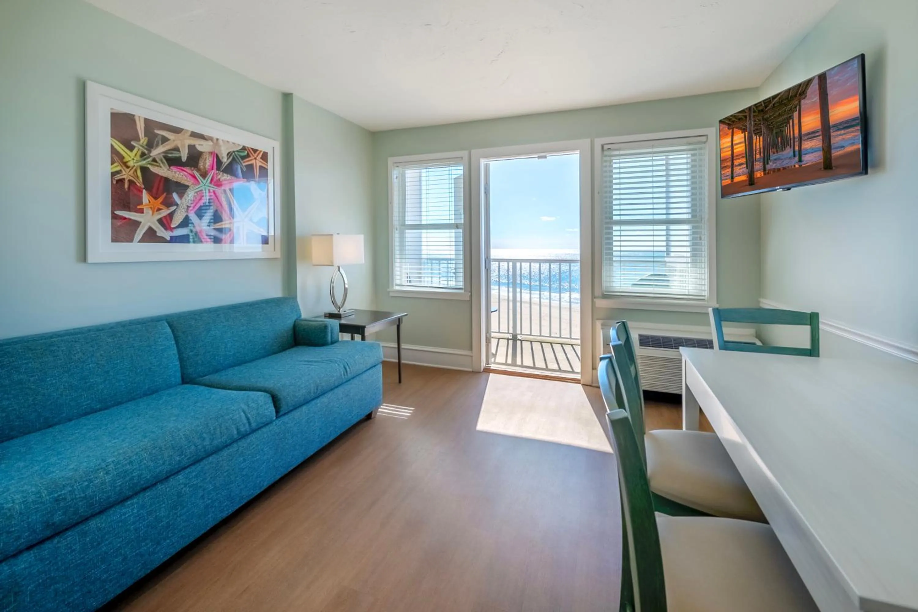 TV and multimedia in Commander Hotel & Suites