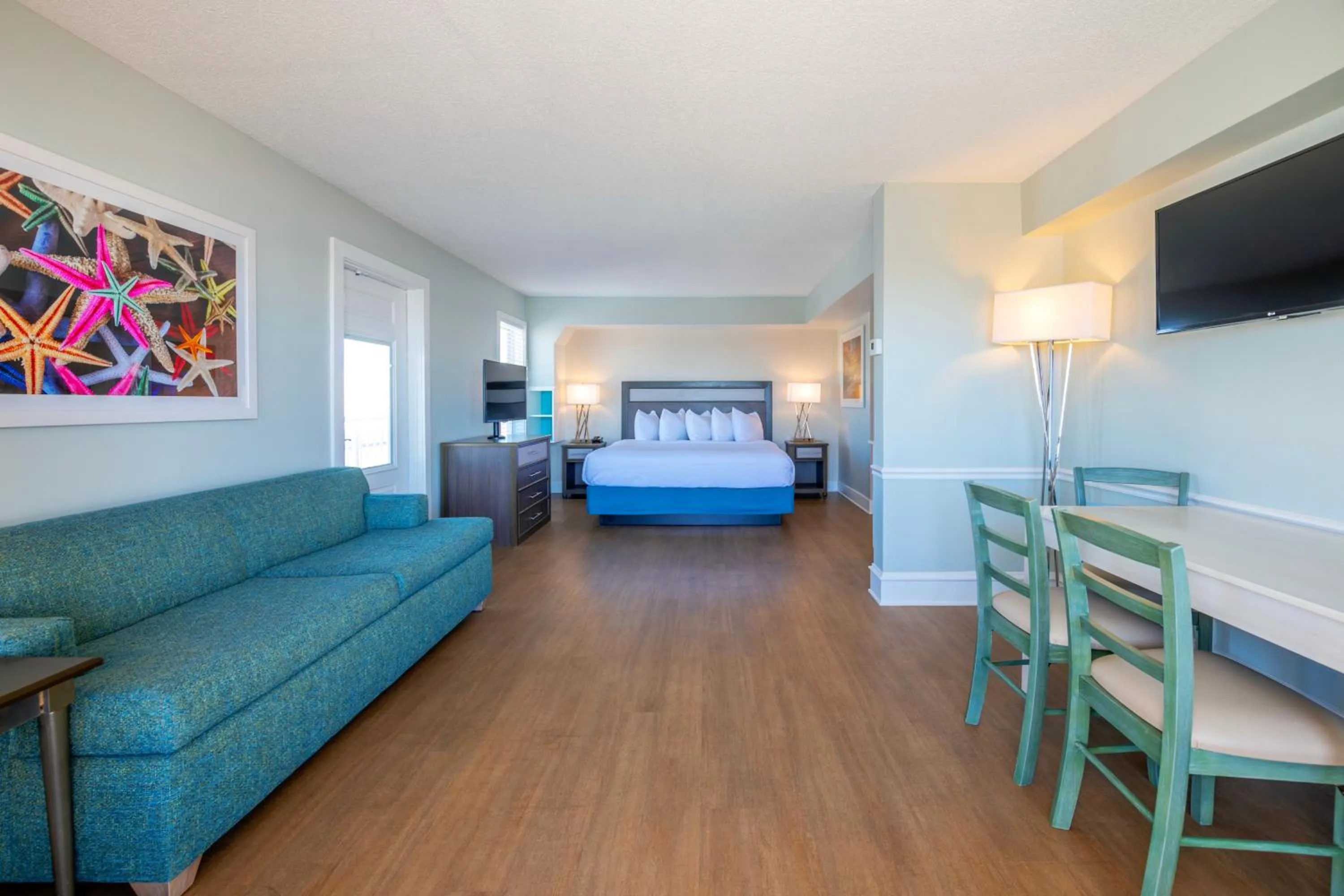 Bed in Commander Hotel & Suites