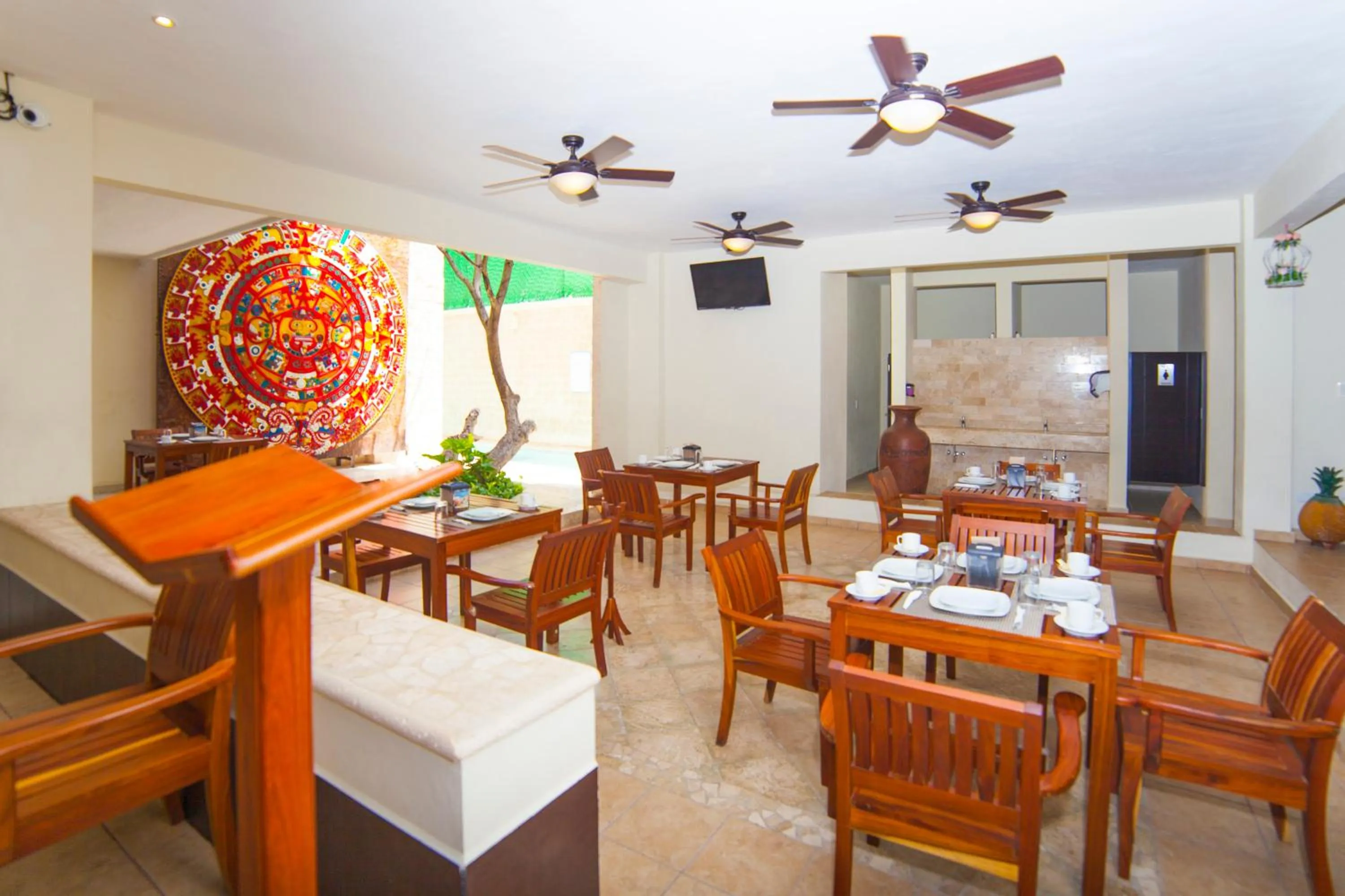 Restaurant/places to eat in Angelo's Hotel