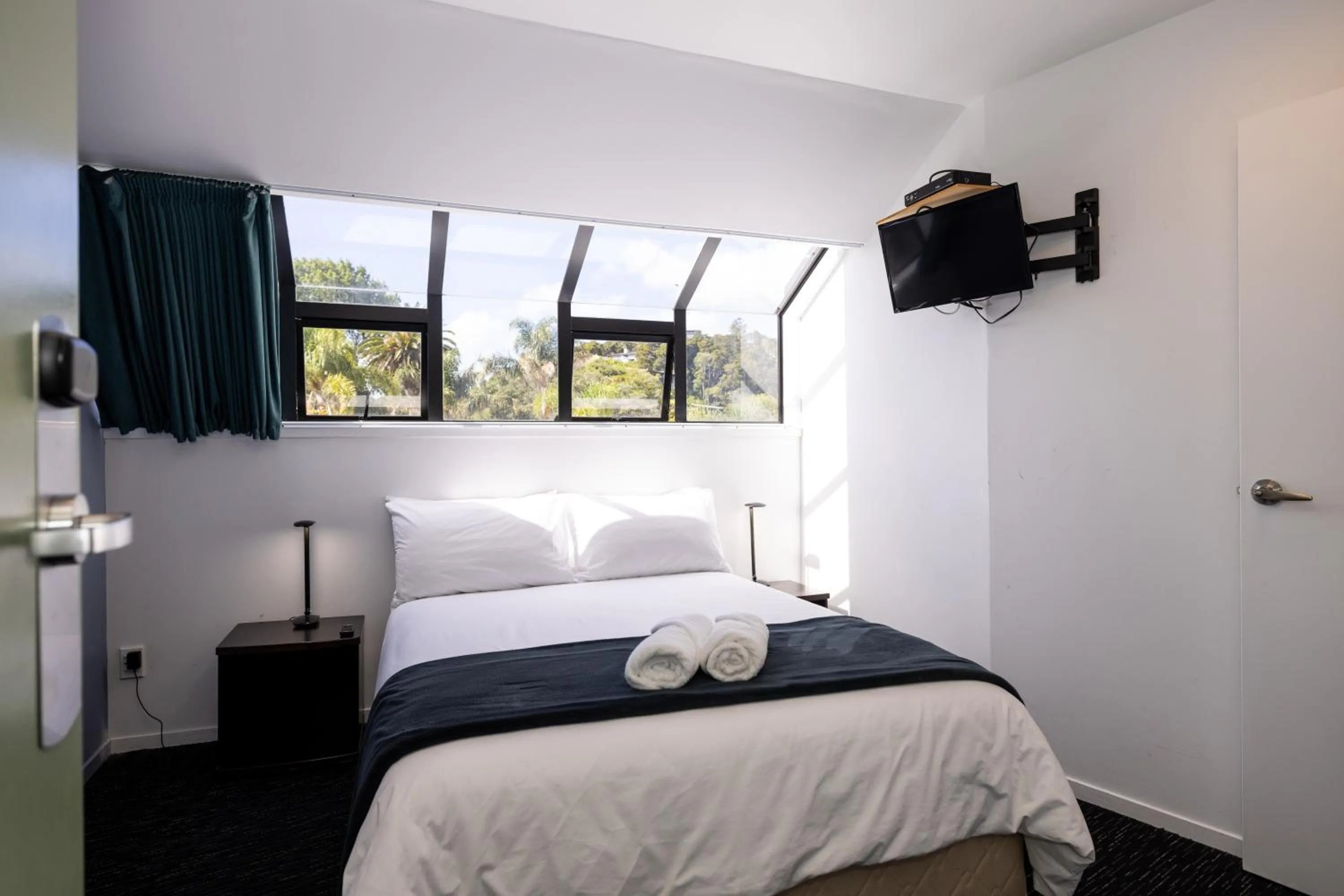 Bed in Haka House Bay of Islands