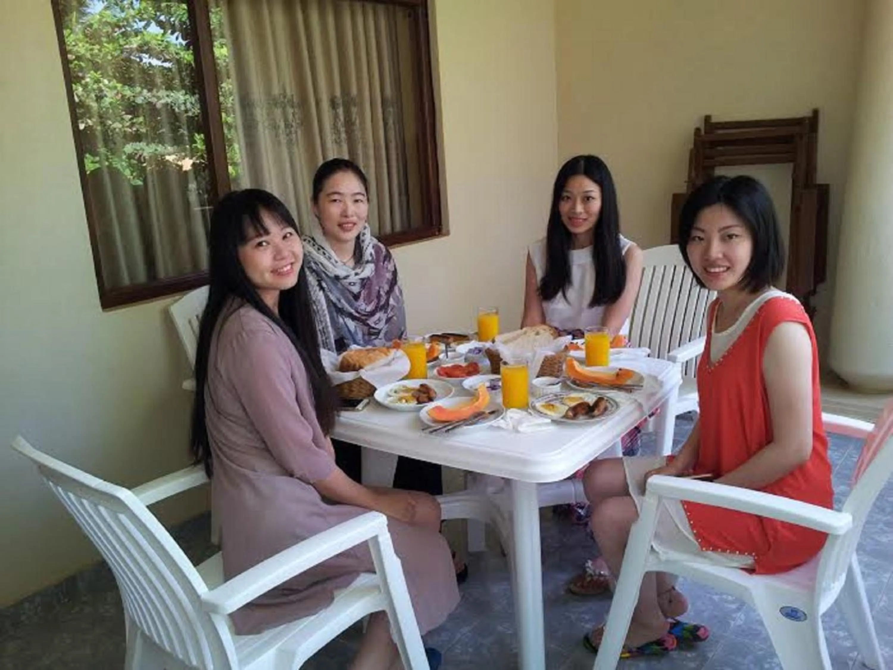 Guests in Janishi Residencies