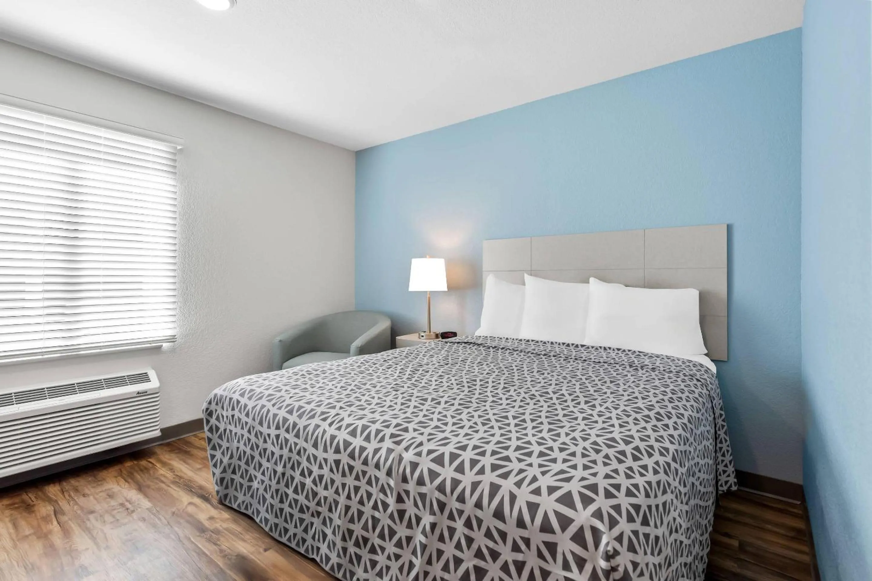 Bedroom, Bed in WoodSpring Suites St Peters-OFallon