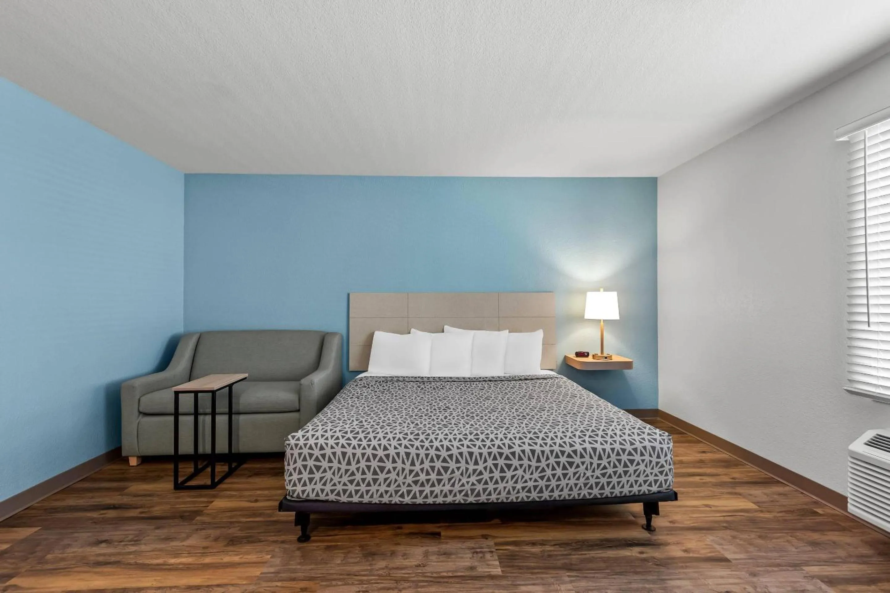 Bedroom, Bed in WoodSpring Suites St Peters-OFallon