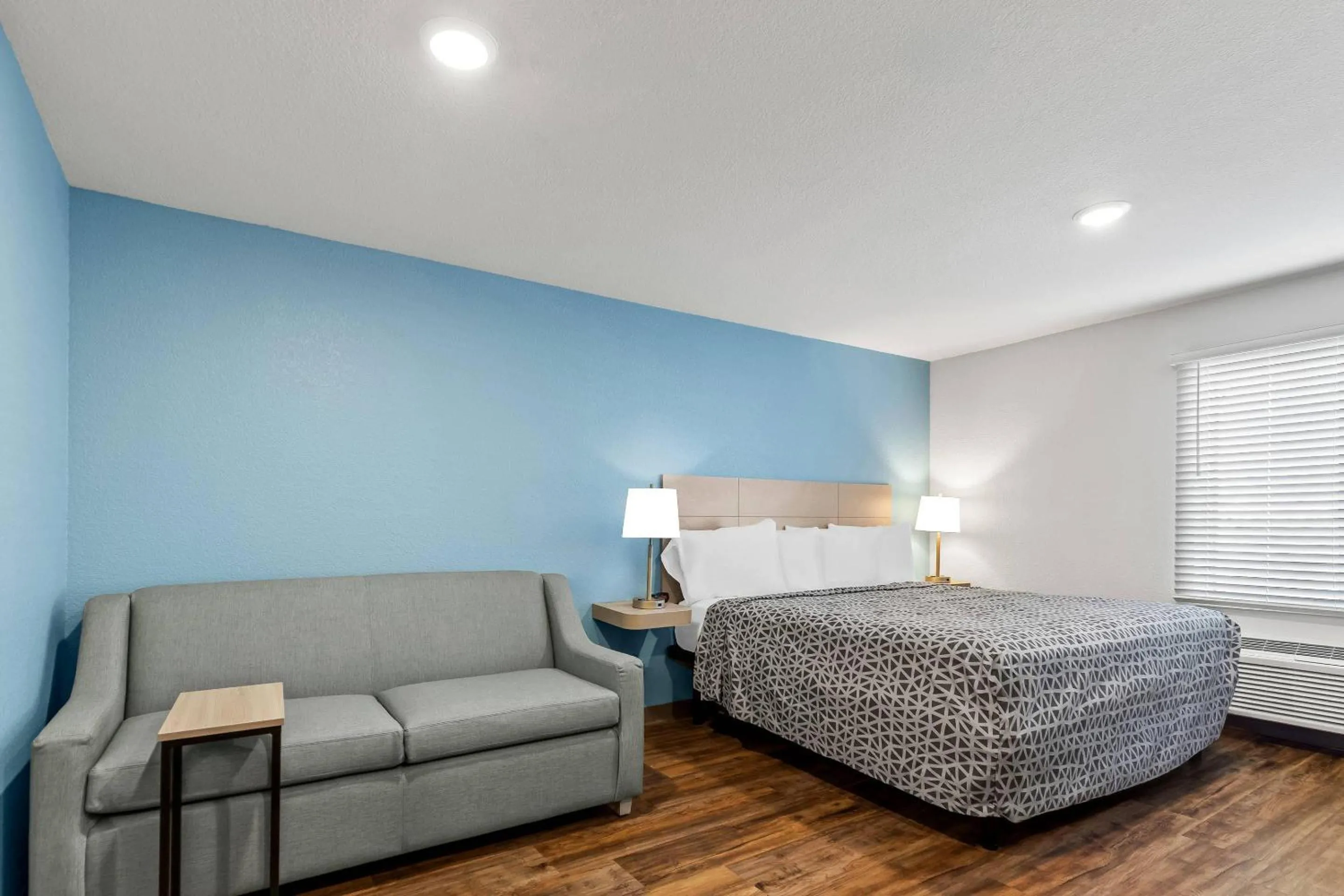 Bedroom, Bed in WoodSpring Suites St Peters-OFallon