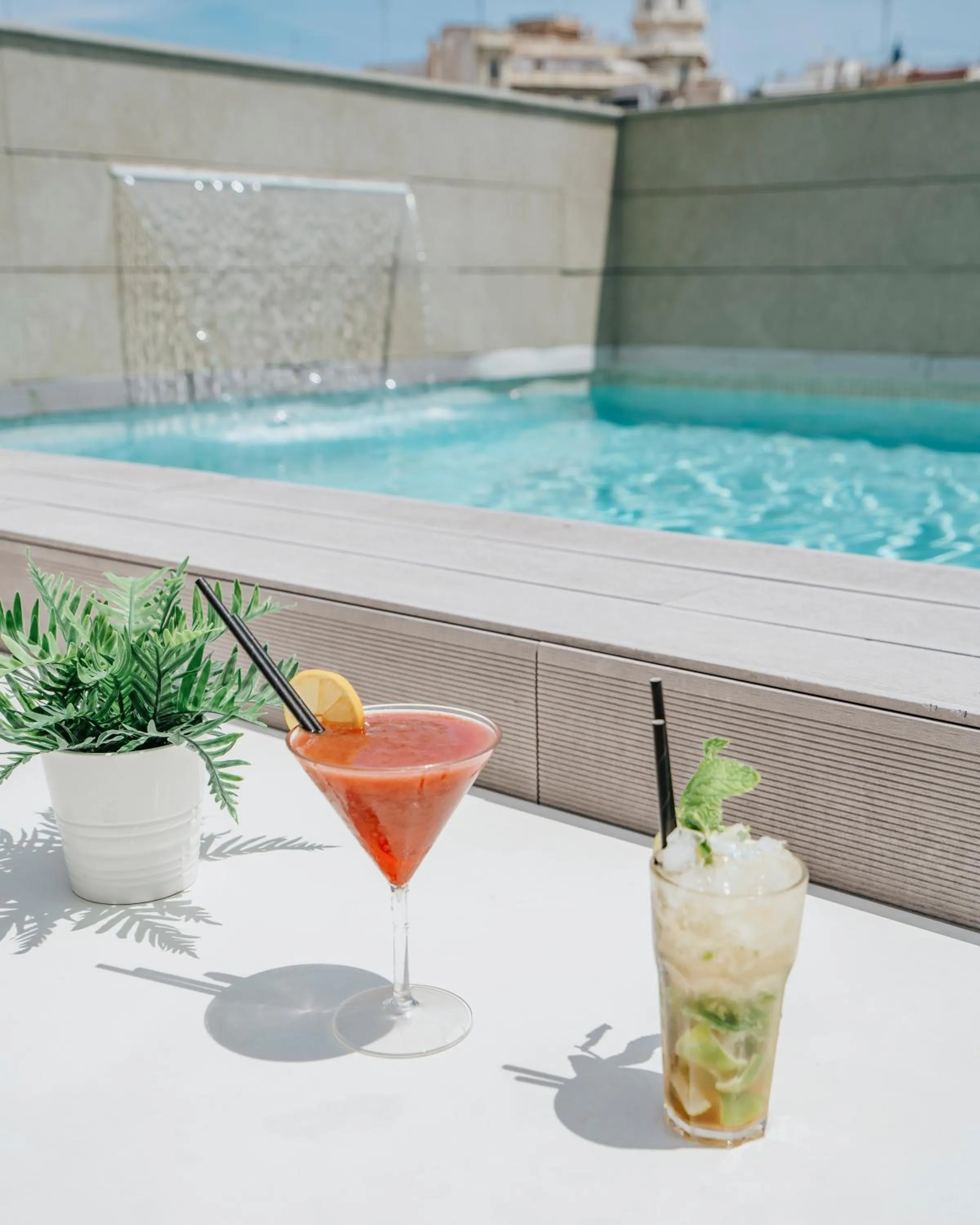 Swimming pool in Vincci Mercat