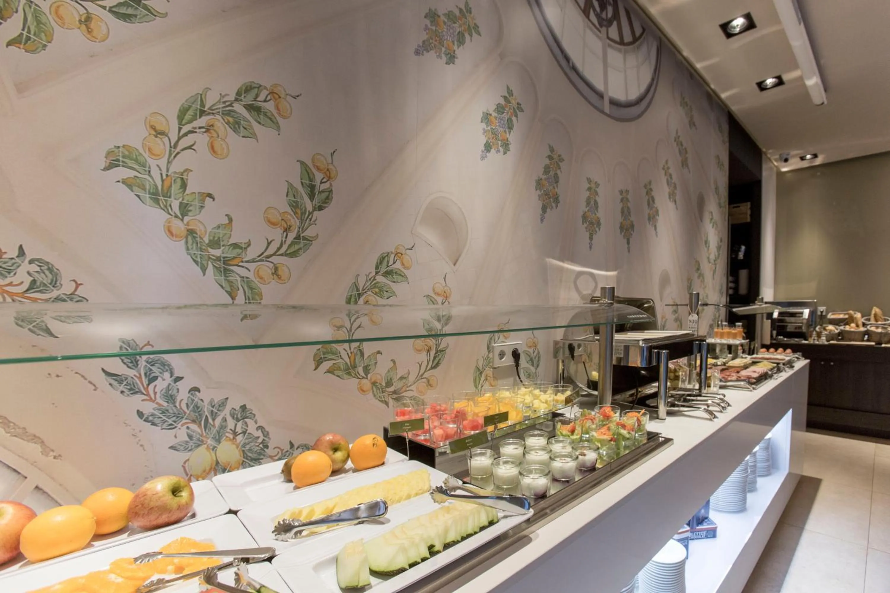 Buffet breakfast in Vincci Mercat