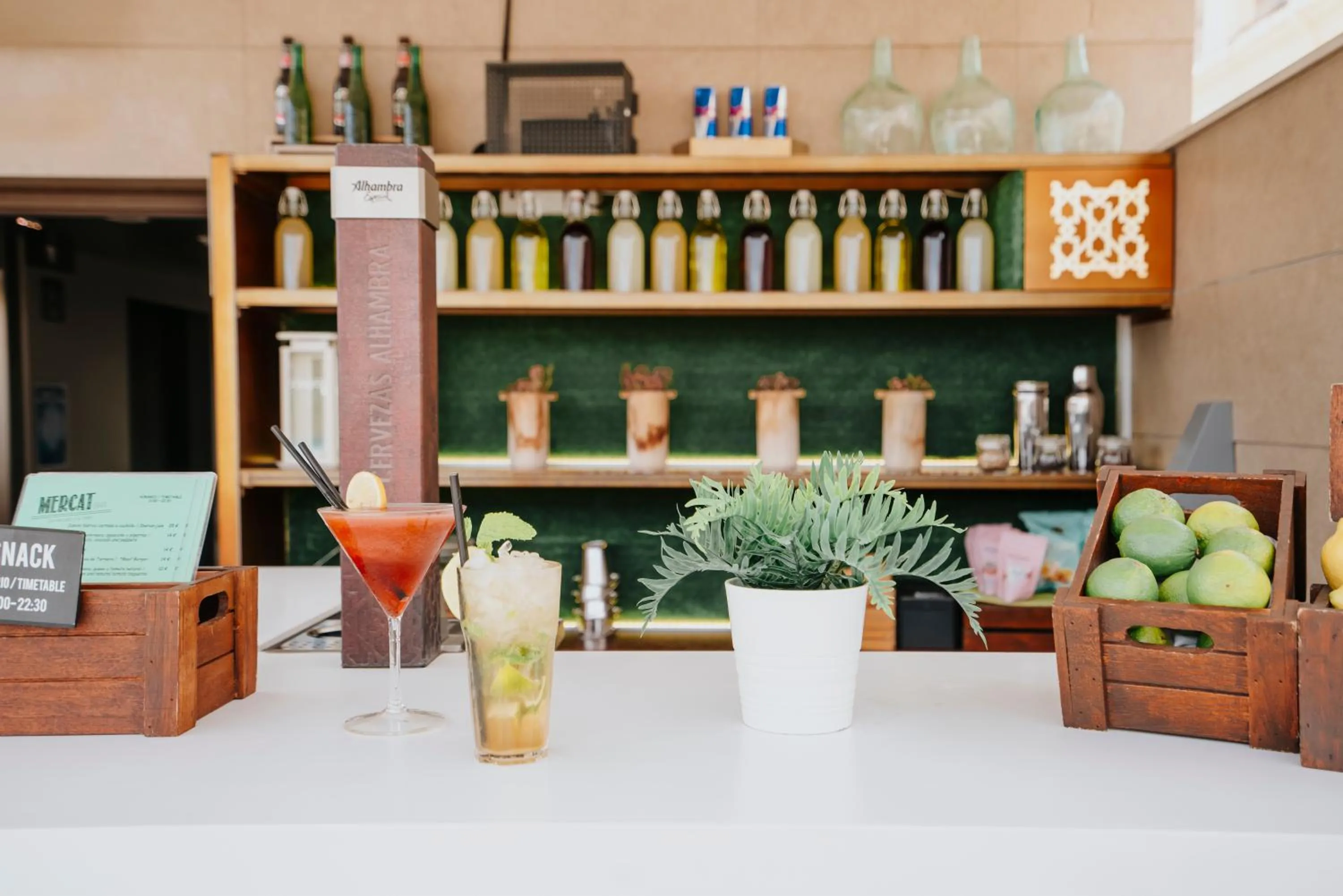 Lounge or bar in Vincci Mercat