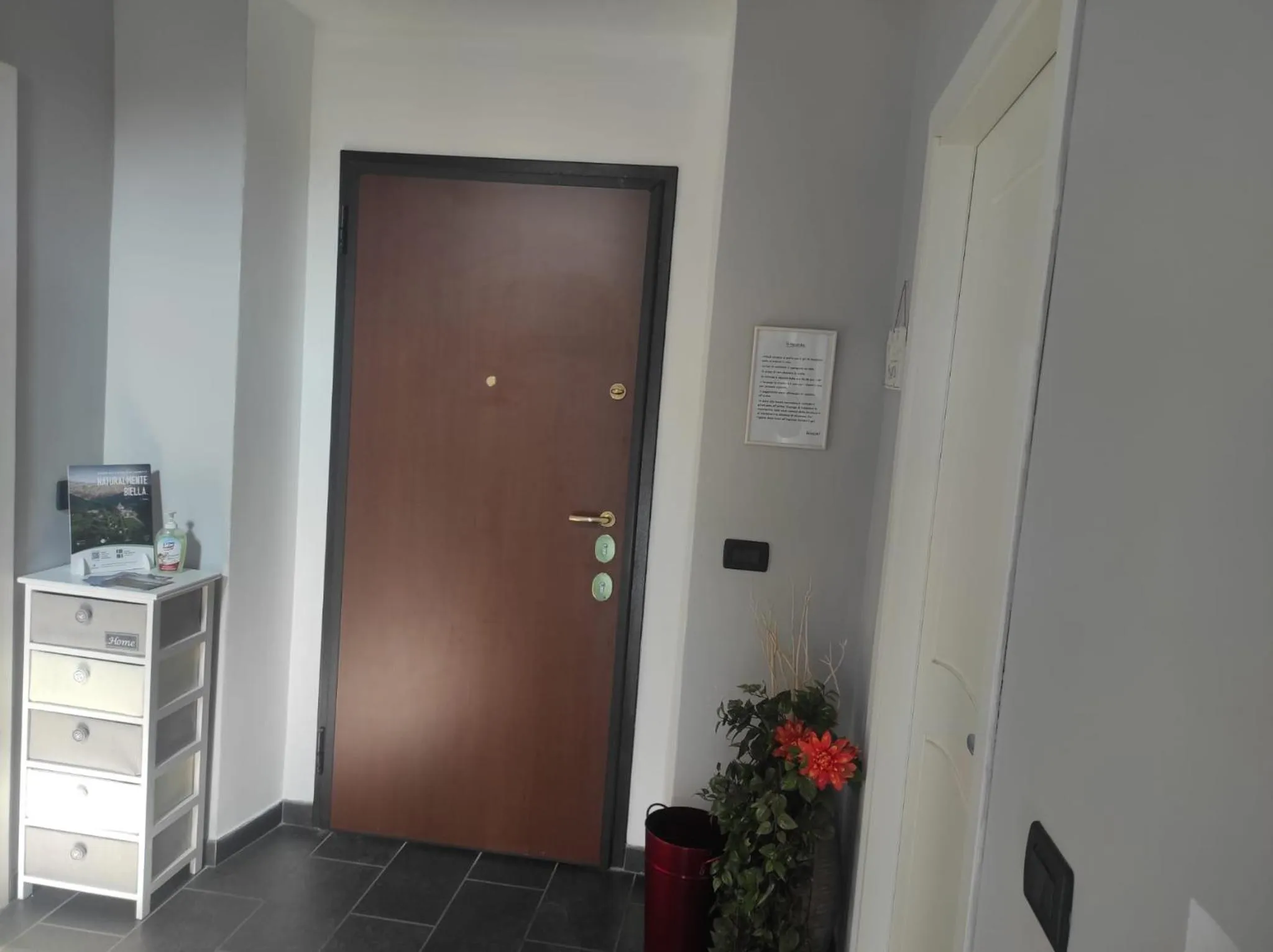 Facade/entrance in "B&B Sans égal", con CAMERE PRIVATE e APPARTAMENTI al PIANO TERRA a Biella