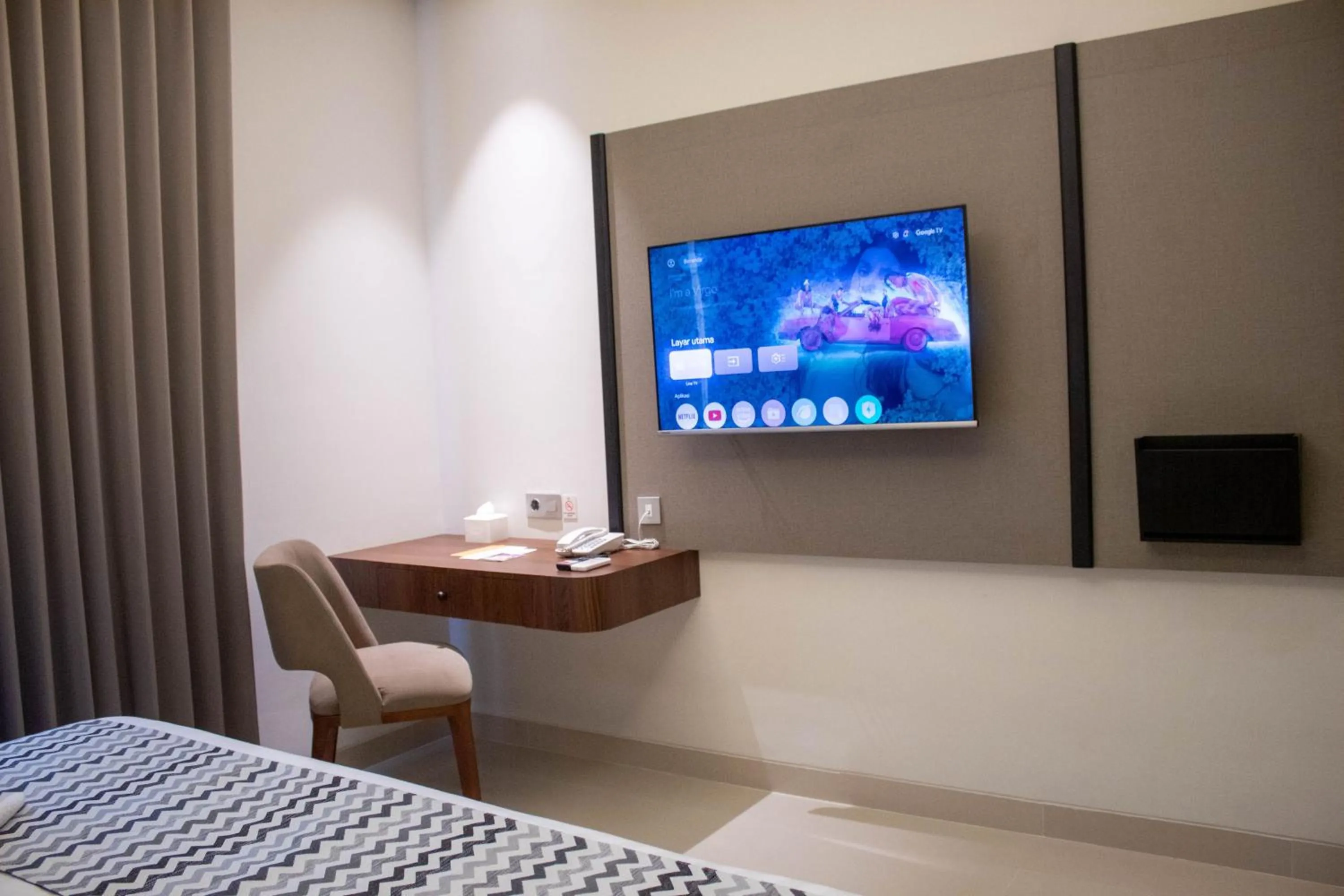 Bed in Azana Garden Hill Resort Blora