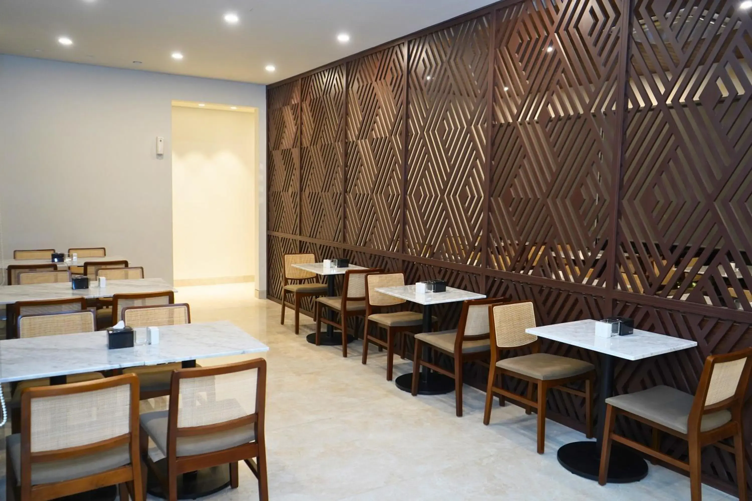 Restaurant/places to eat in Azana Garden Hill Resort Blora Restaurant/places to eat in Azana Garden Hill Resort Blora