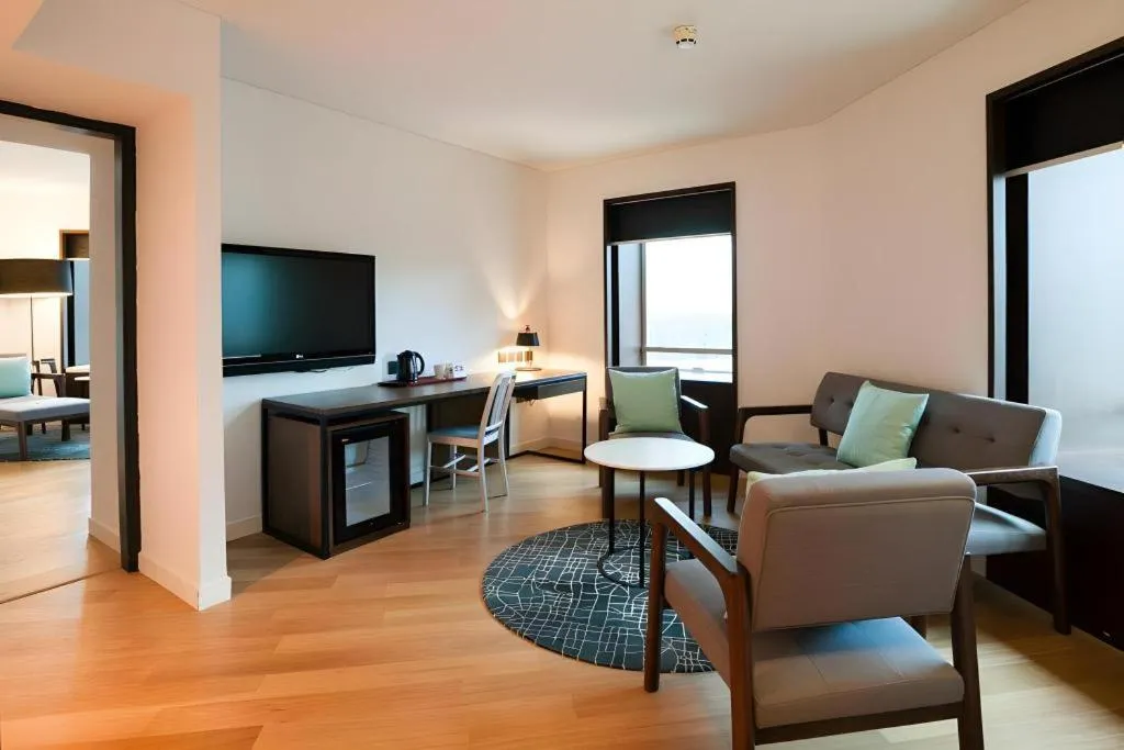 Beijing New World Center Tongpai Hotel