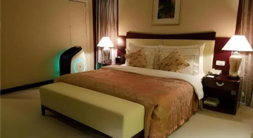 Bed in Beijing Jinjiang Fuyuan Hotel