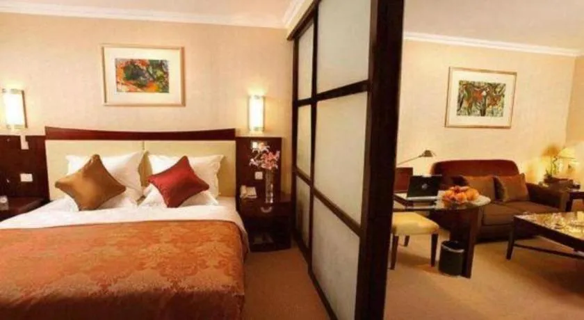 Bed in Beijing Jinjiang Fuyuan Hotel