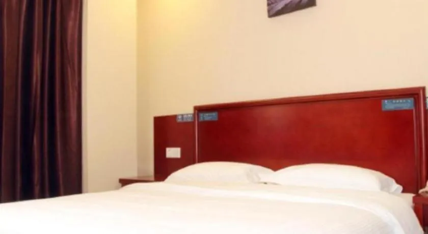 Bed in GreenTree Alliance Beijing Tiantan DonGMEn Hotel