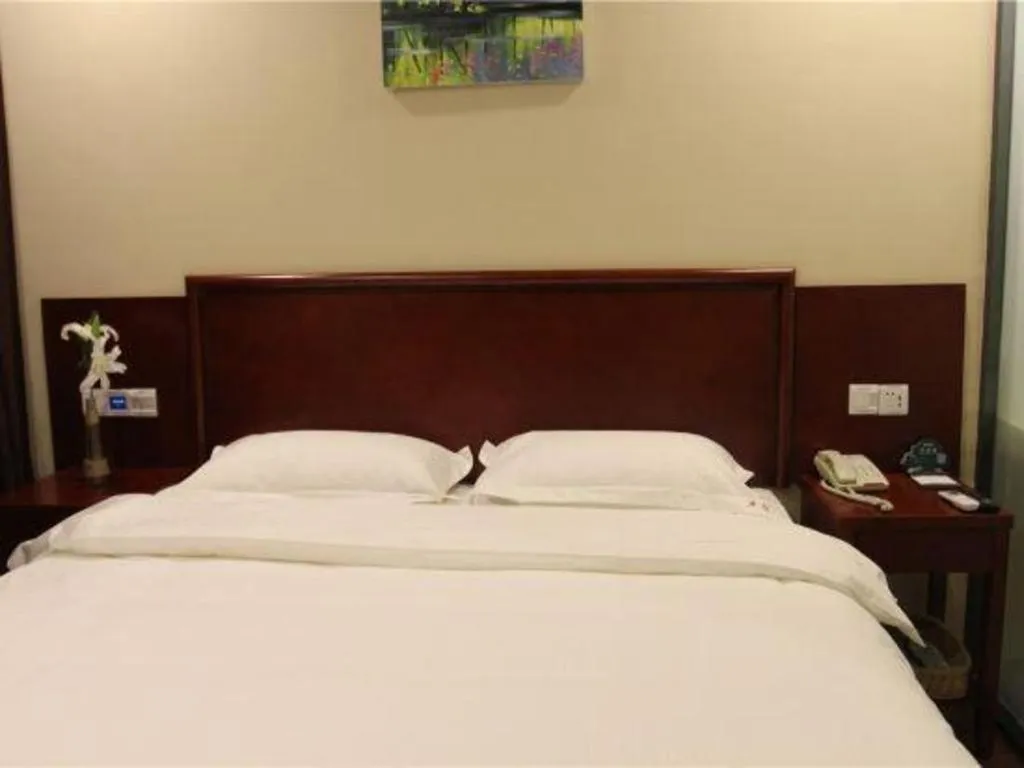 Bed in GreenTree Alliance Beijing Tiantan DonGMEn Hotel