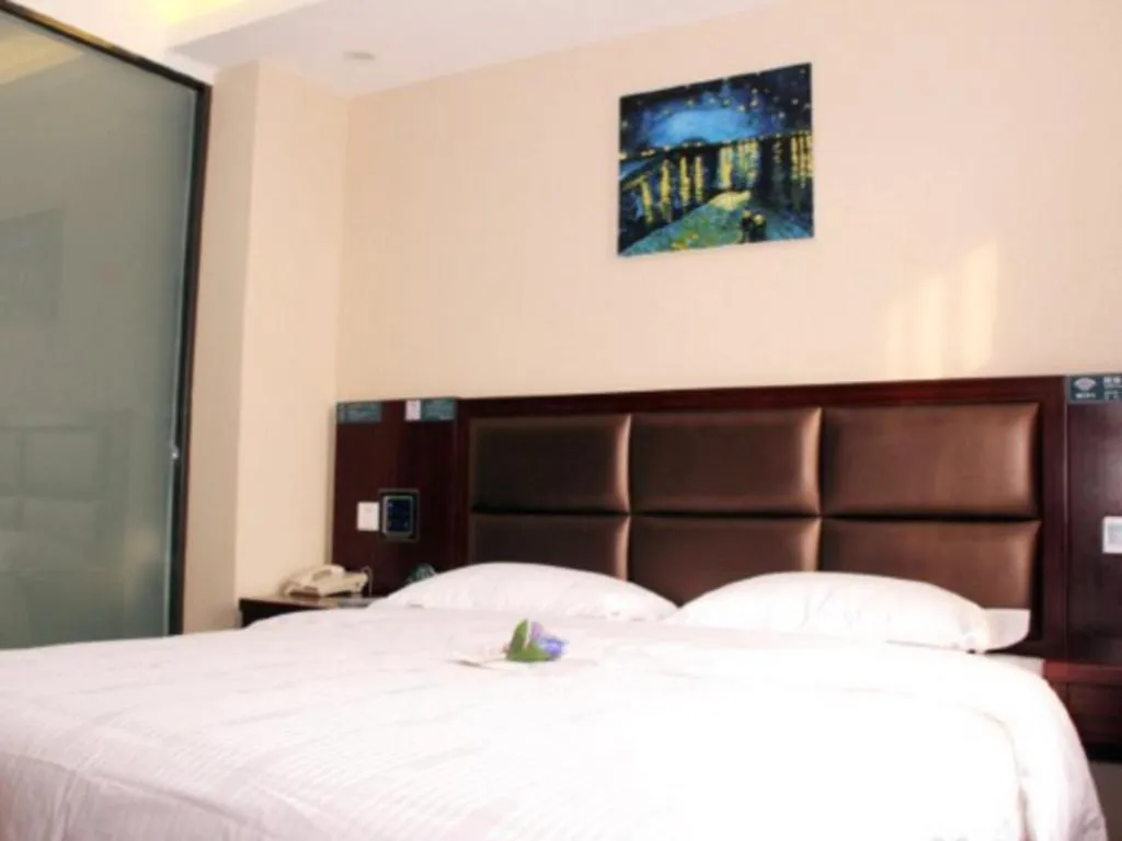 Bed in GreenTree Alliance Beijing Tiantan DonGMEn Hotel