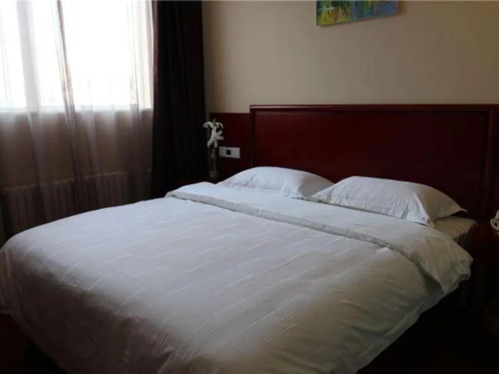 Bed in GreenTree Alliance Beijing Tiantan DonGMEn Hotel