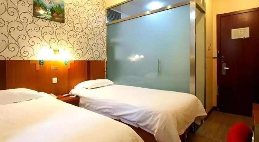 Bed in GreenTree Alliance Beijing Tiantan DonGMEn Hotel