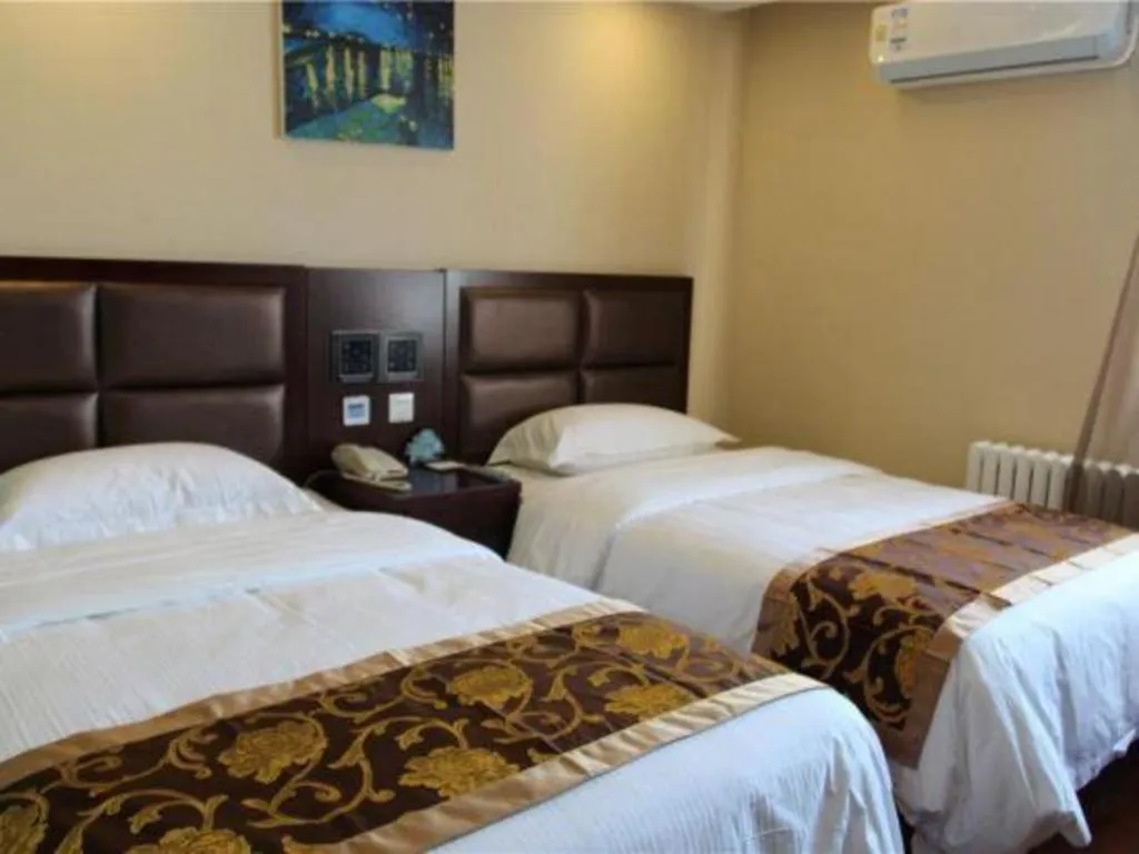Bed in GreenTree Alliance Beijing Tiantan DonGMEn Hotel