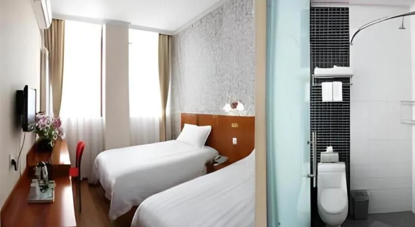 Bed in GreenTree Alliance Beijing Tiantan DonGMEn Hotel