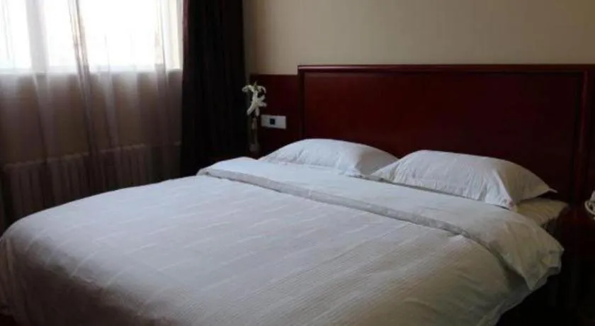 Bed in GreenTree Alliance Beijing Tiantan DonGMEn Hotel