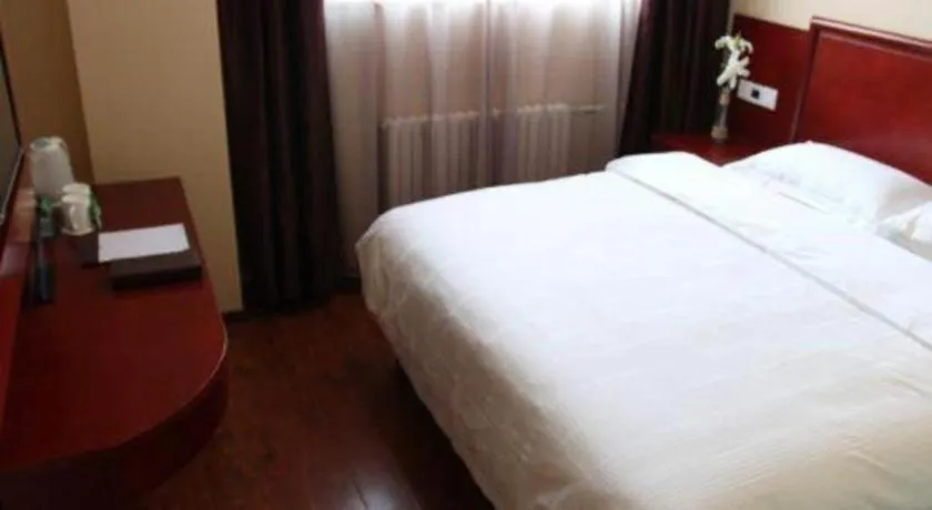 Bed in GreenTree Alliance Beijing Tiantan DonGMEn Hotel