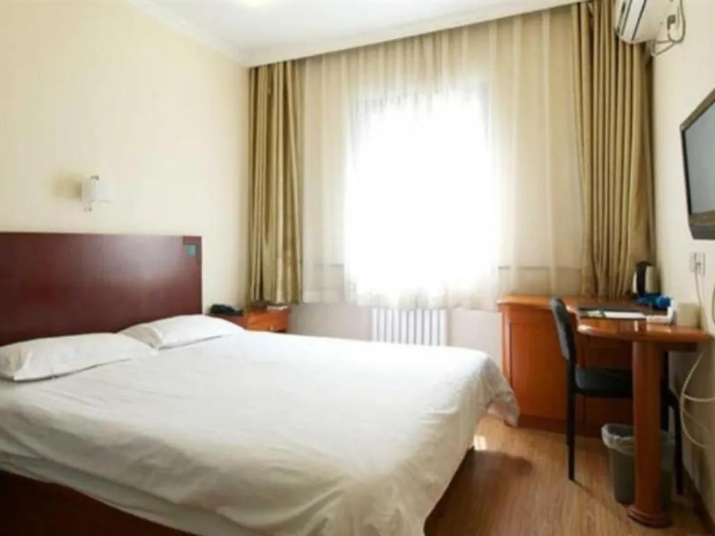 Bed in GreenTree Alliance Beijing Tiantan DonGMEn Hotel