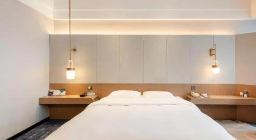 Bed in Grand Metropark Hotel Chongqing